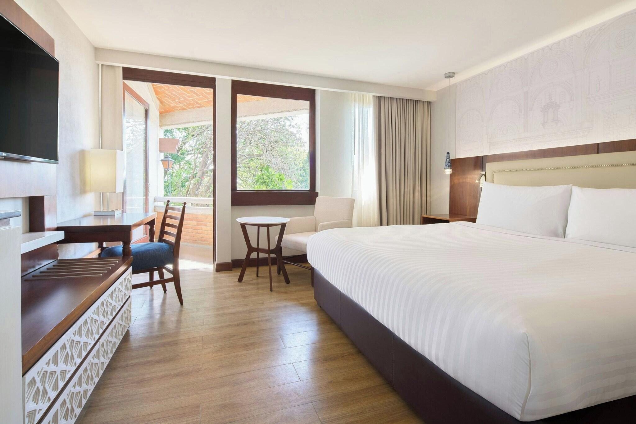 Double Deluxe King Bed