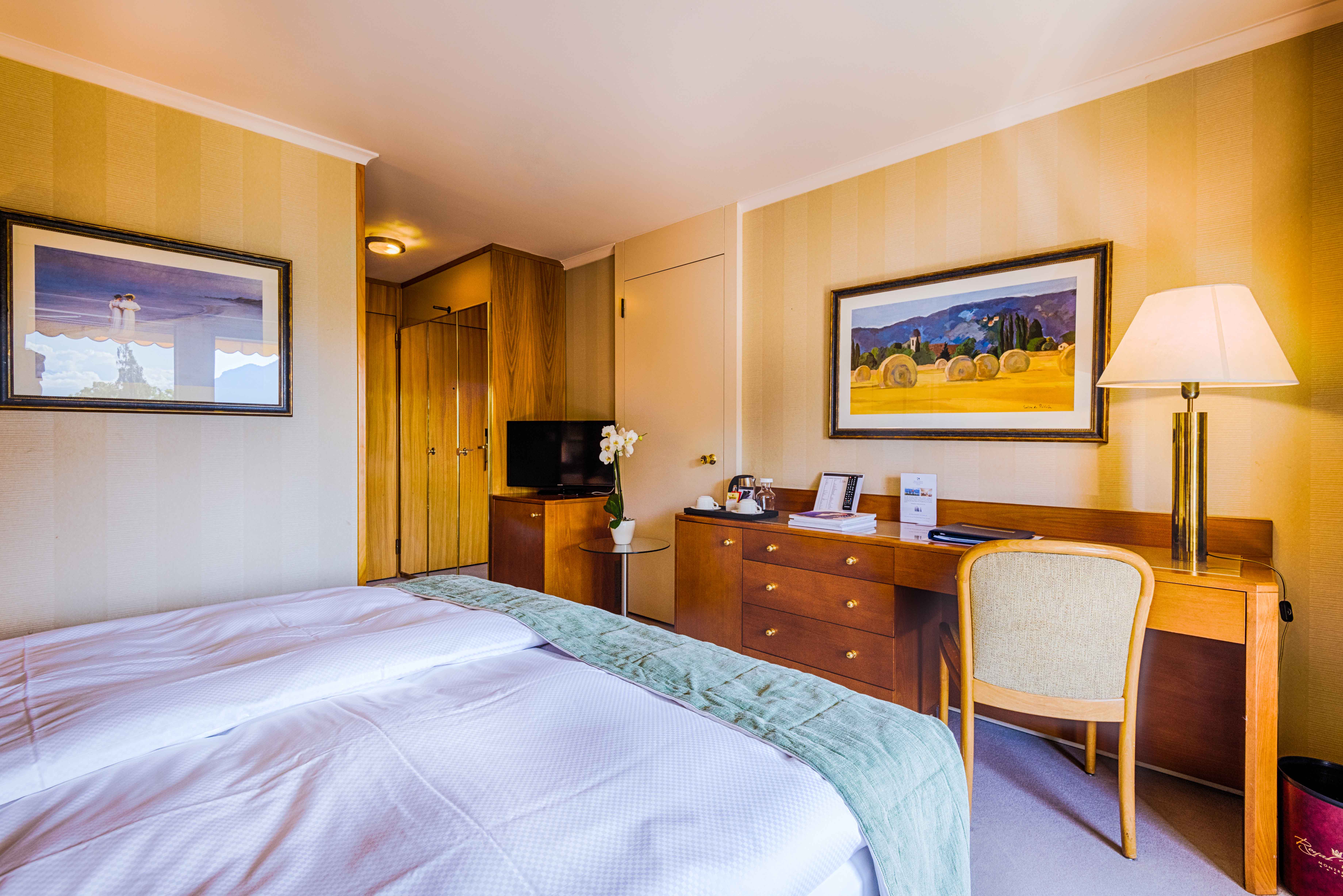 Double Single Lake View