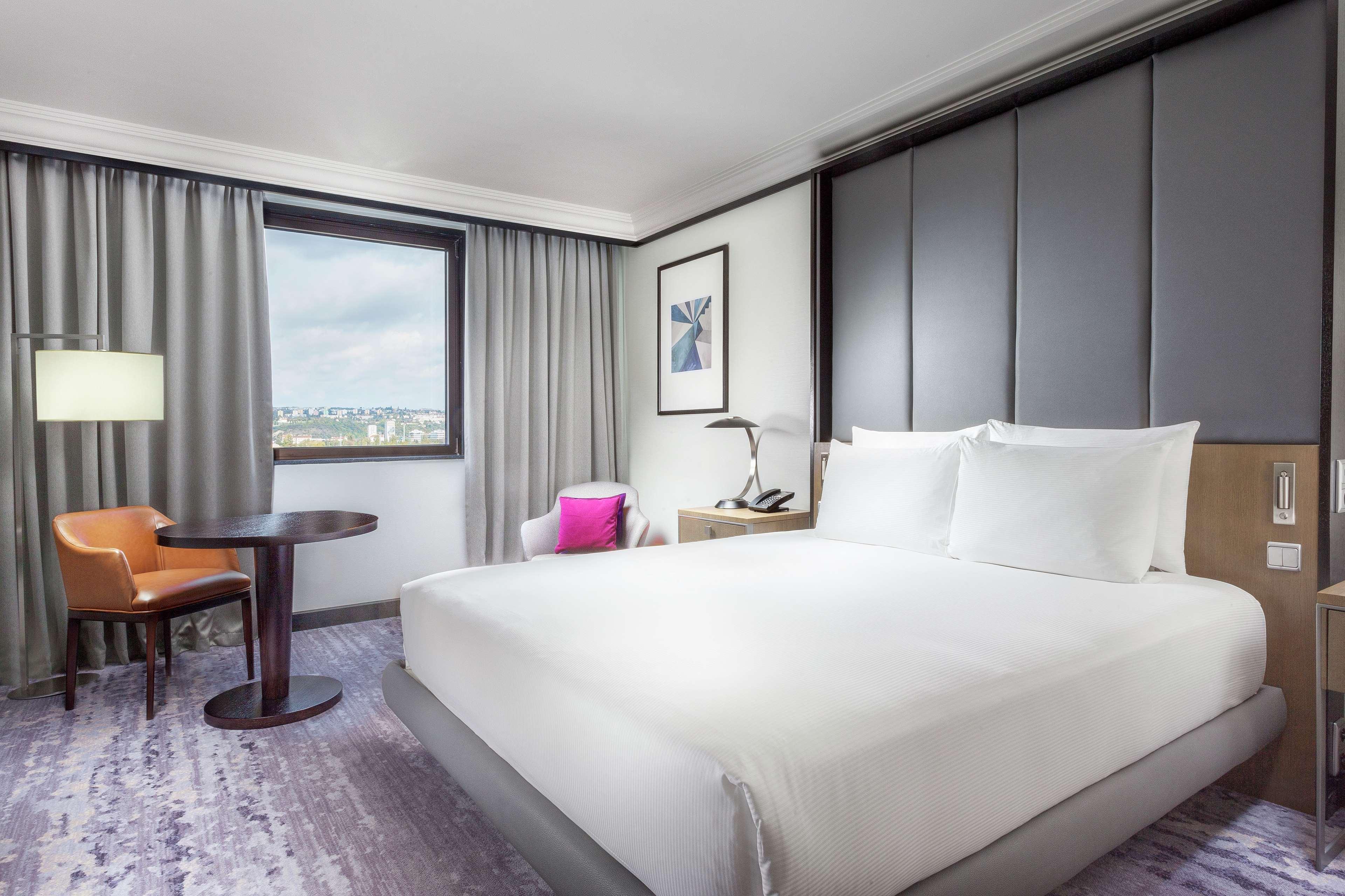 Double Guest Room King Bed