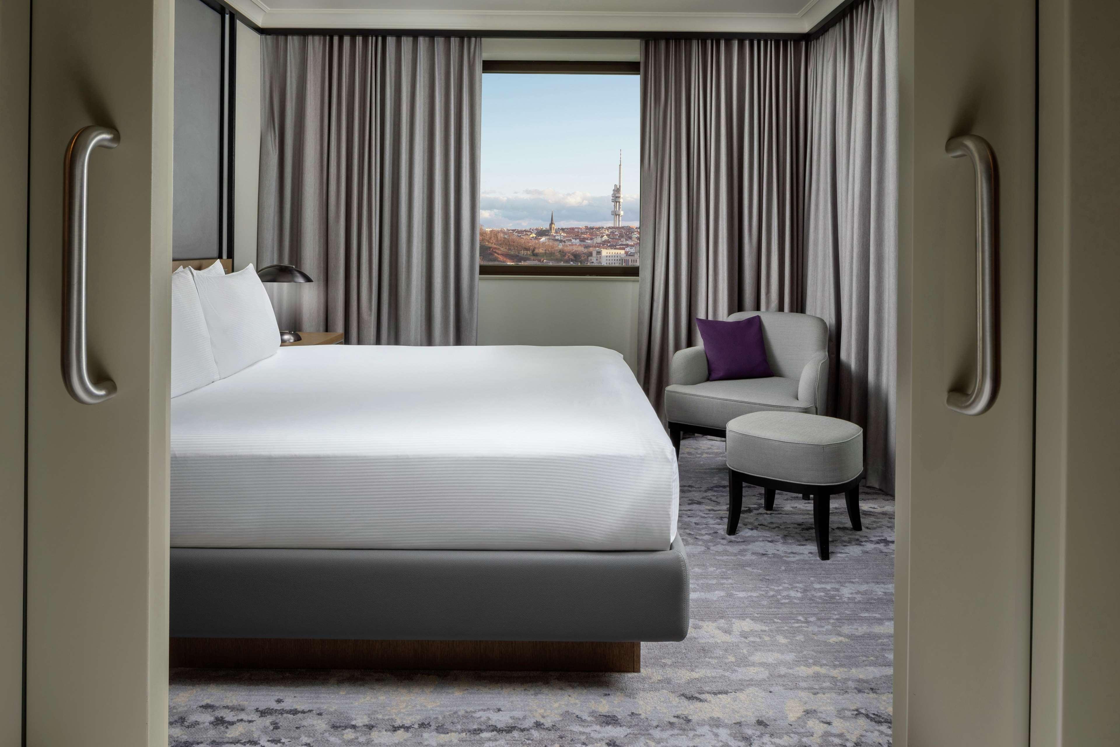 Junior Suite King Size Bed