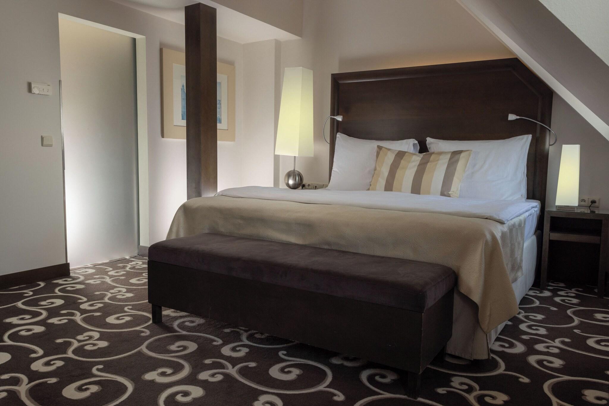 Suite Queen Size Bed