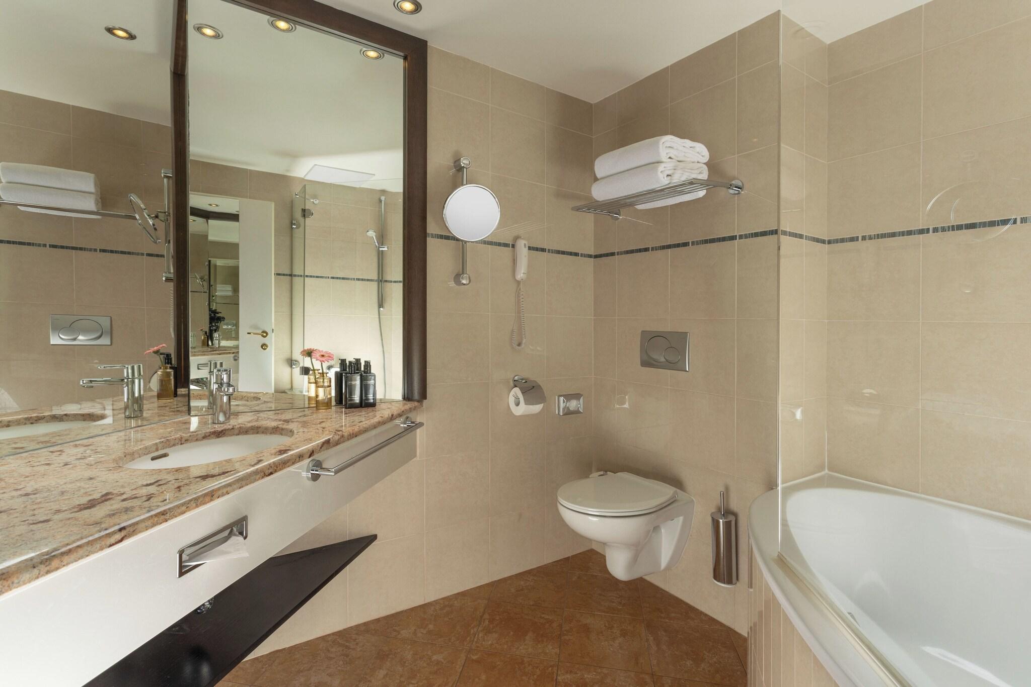 Suite Queen Size Bed