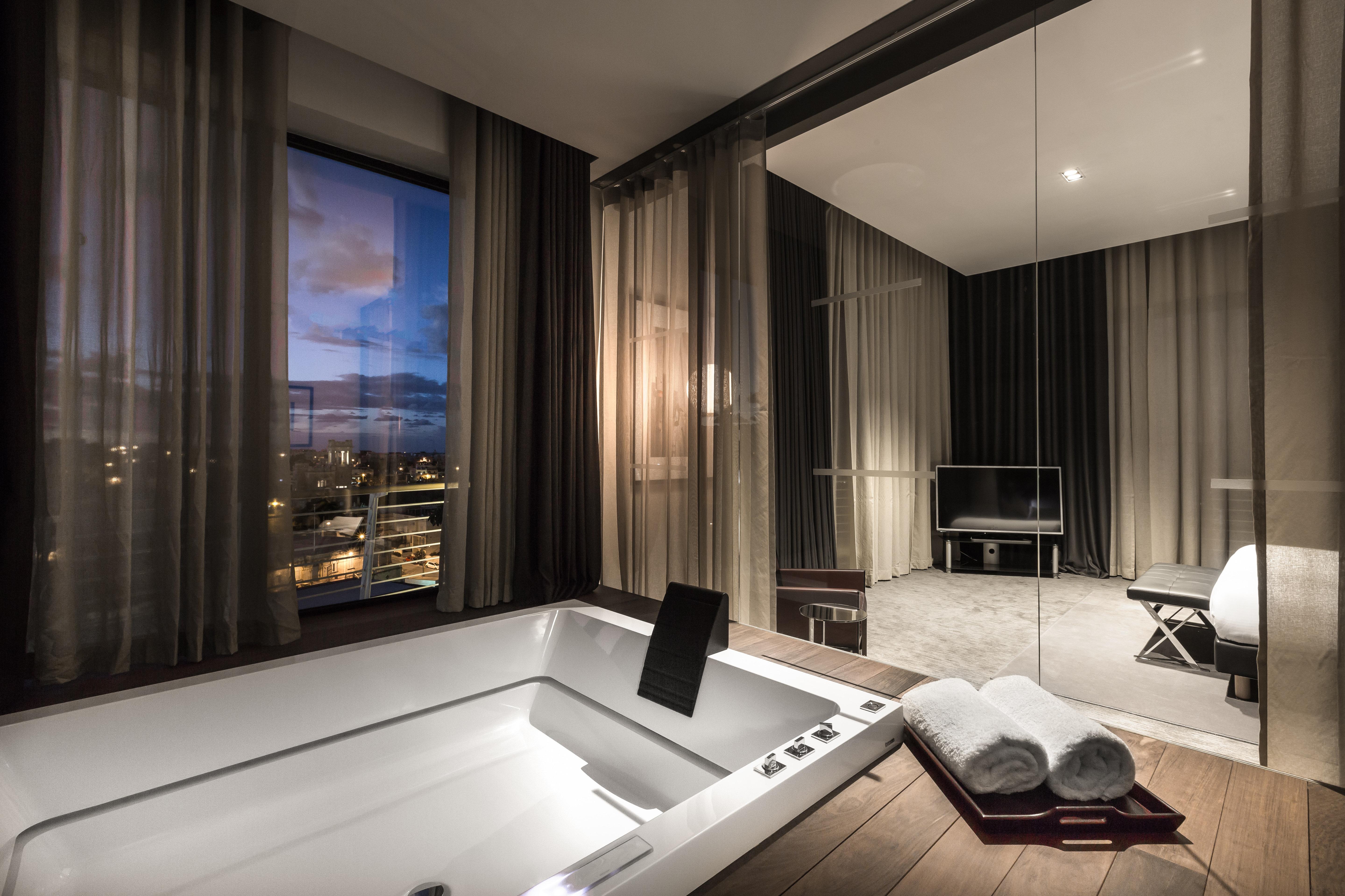 Suite with Views