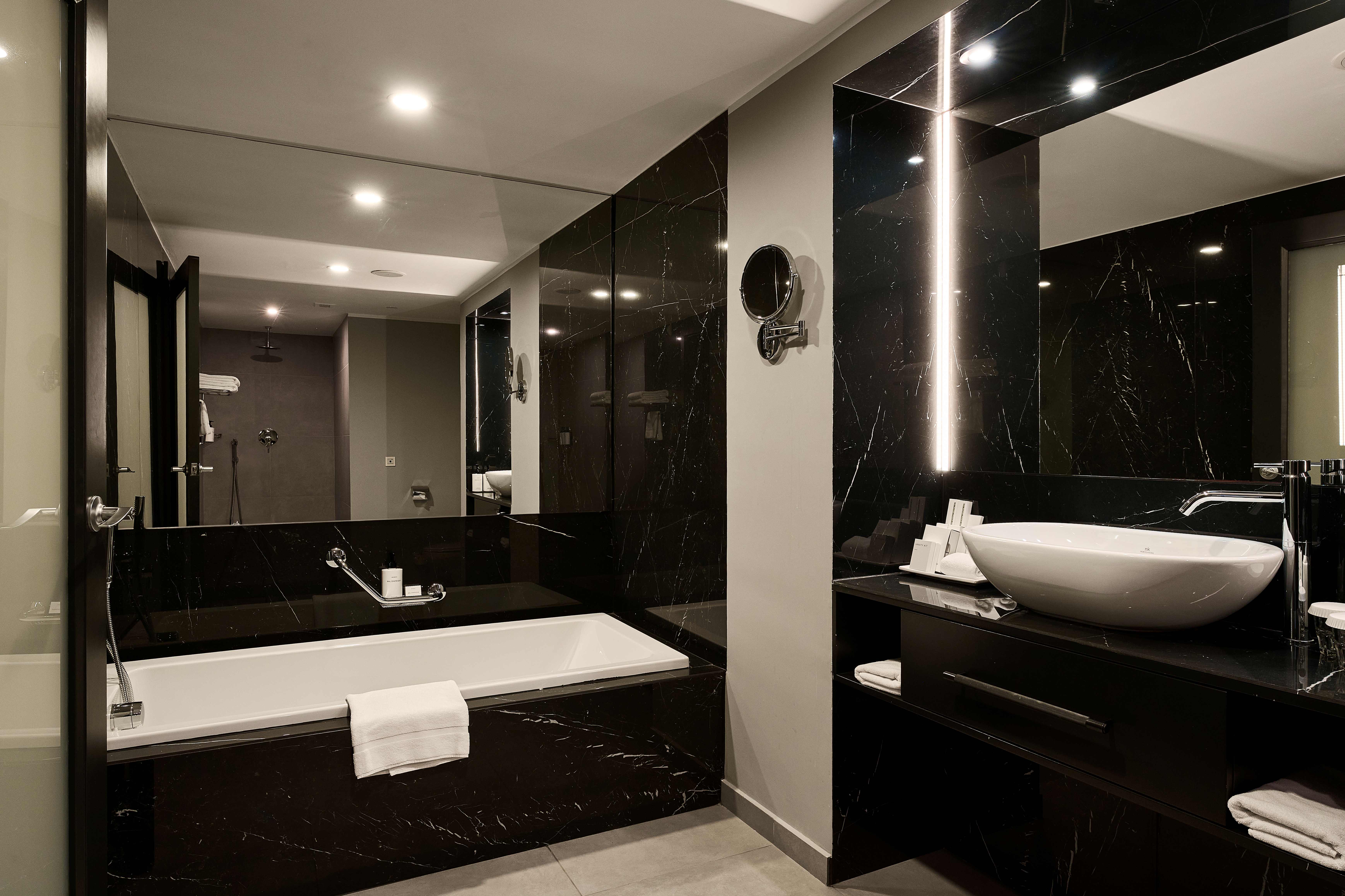 Junior Suite Club City View