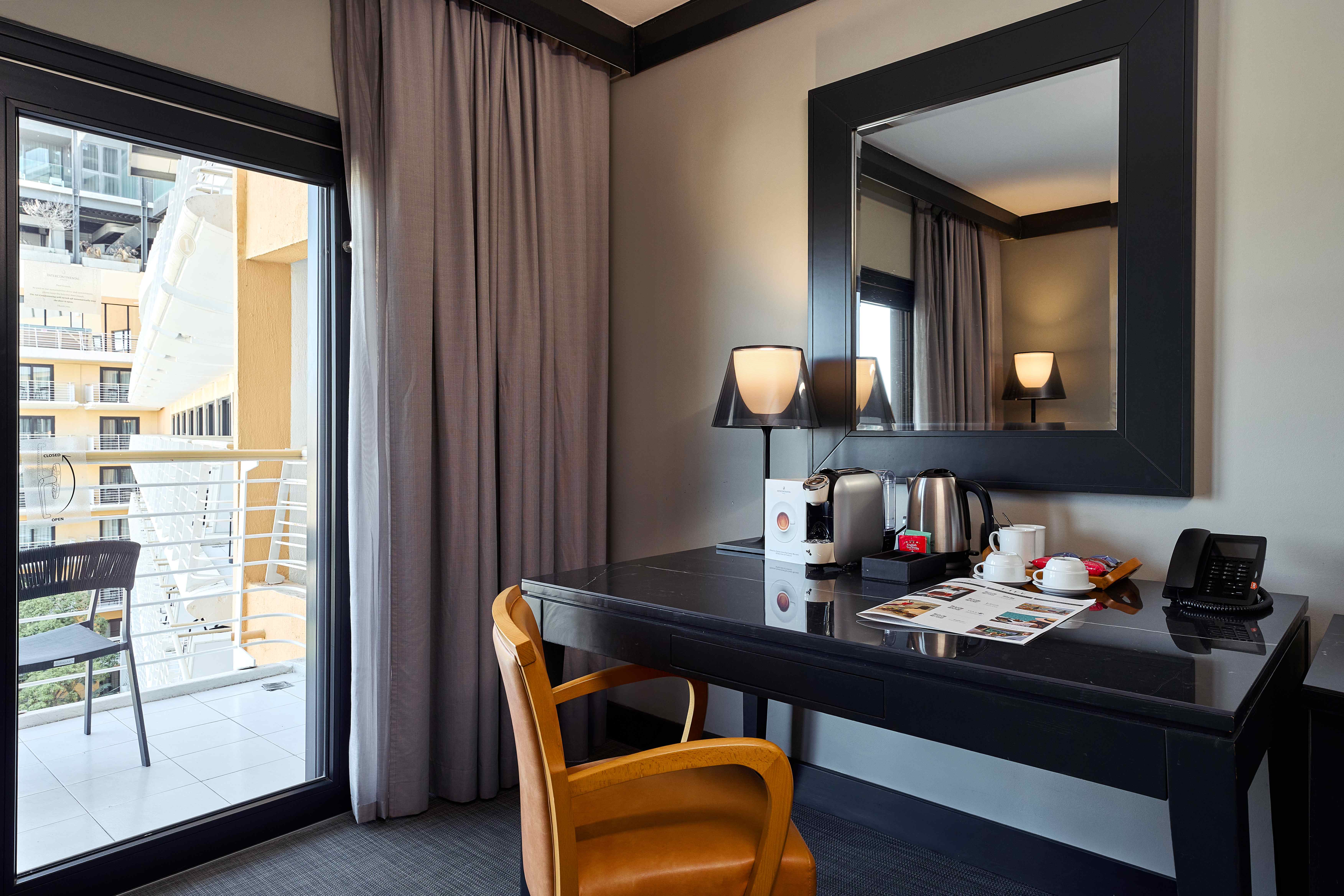 Junior Suite Club City View