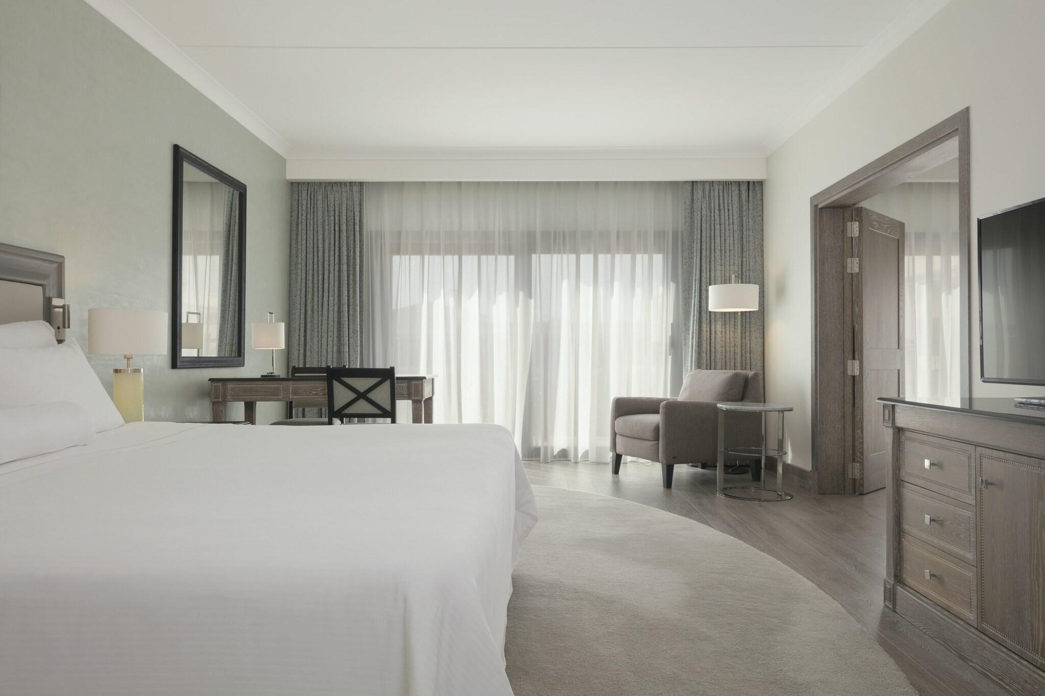 Junior Suite Sea View King Bed