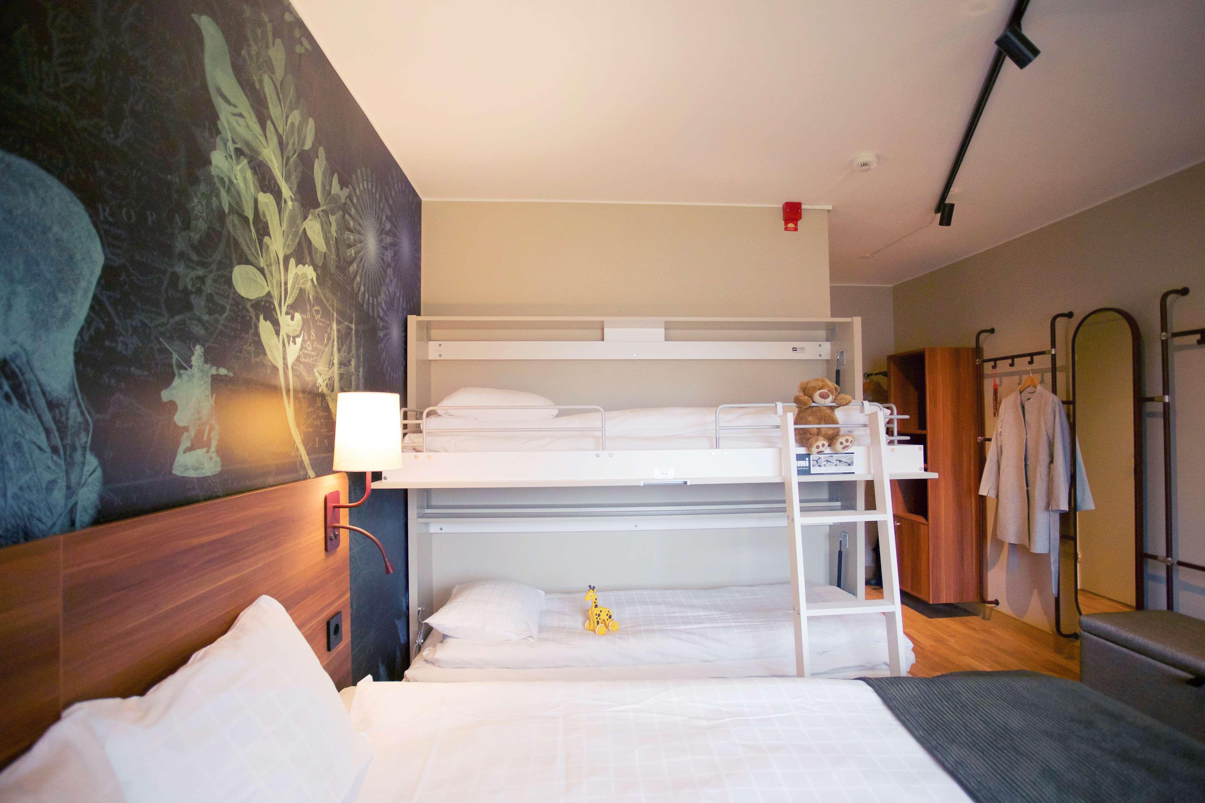 Family Room Capacity 4