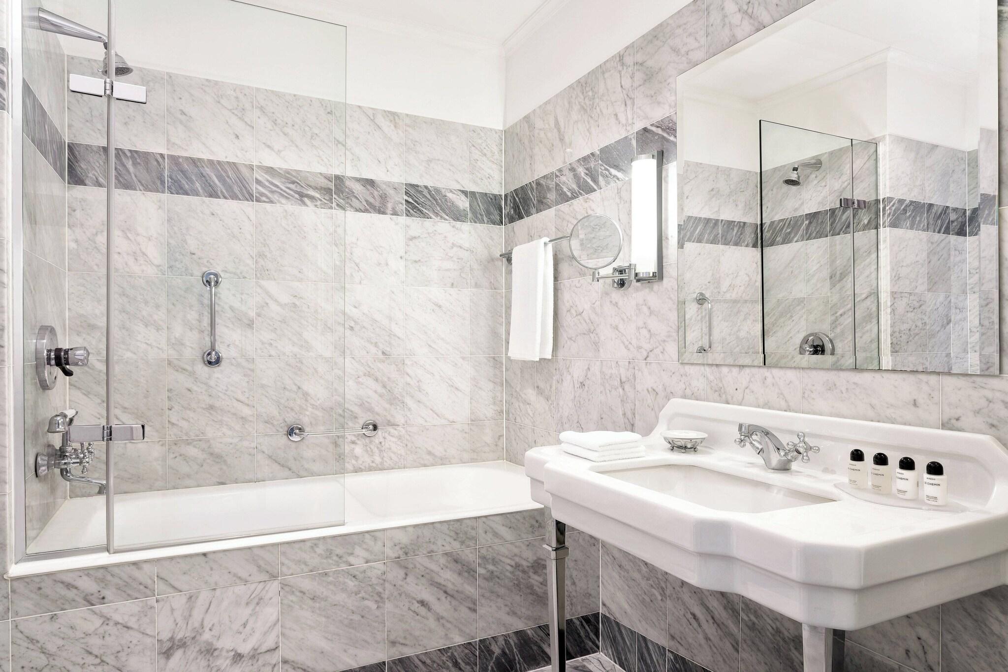 Suite Deluxe with Views