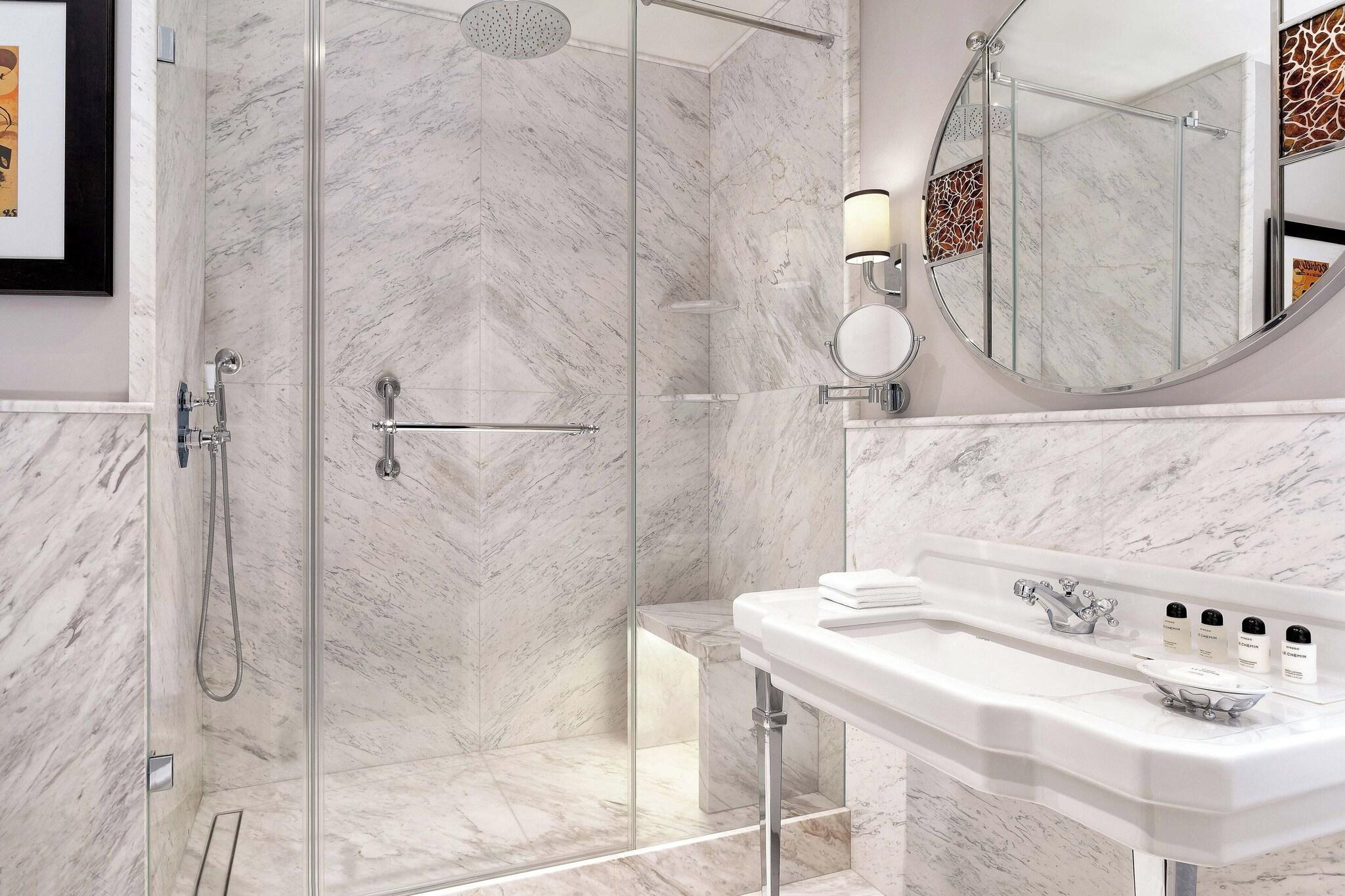 Double Classic Queen Bed