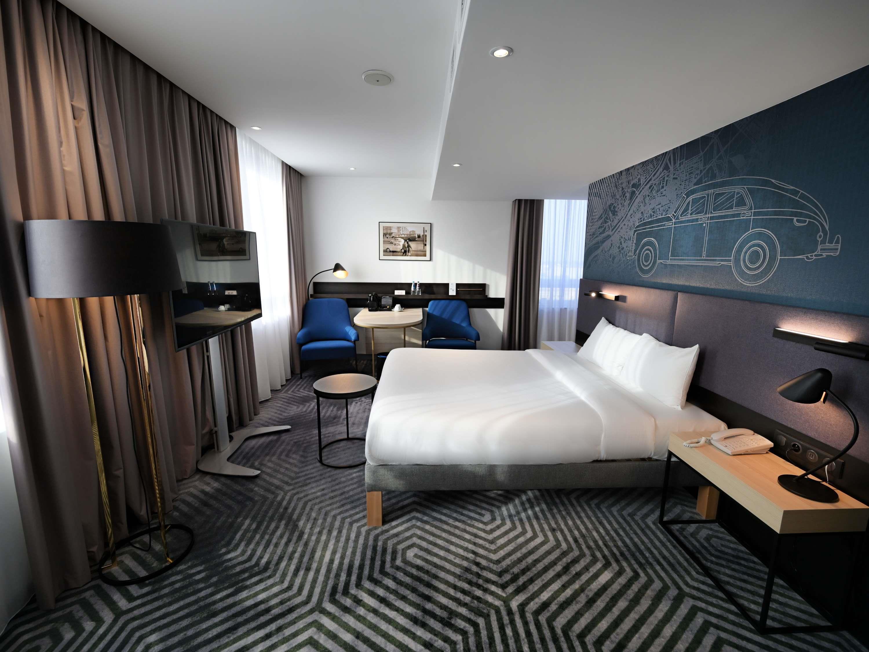 Junior Suite Queen Size Bed