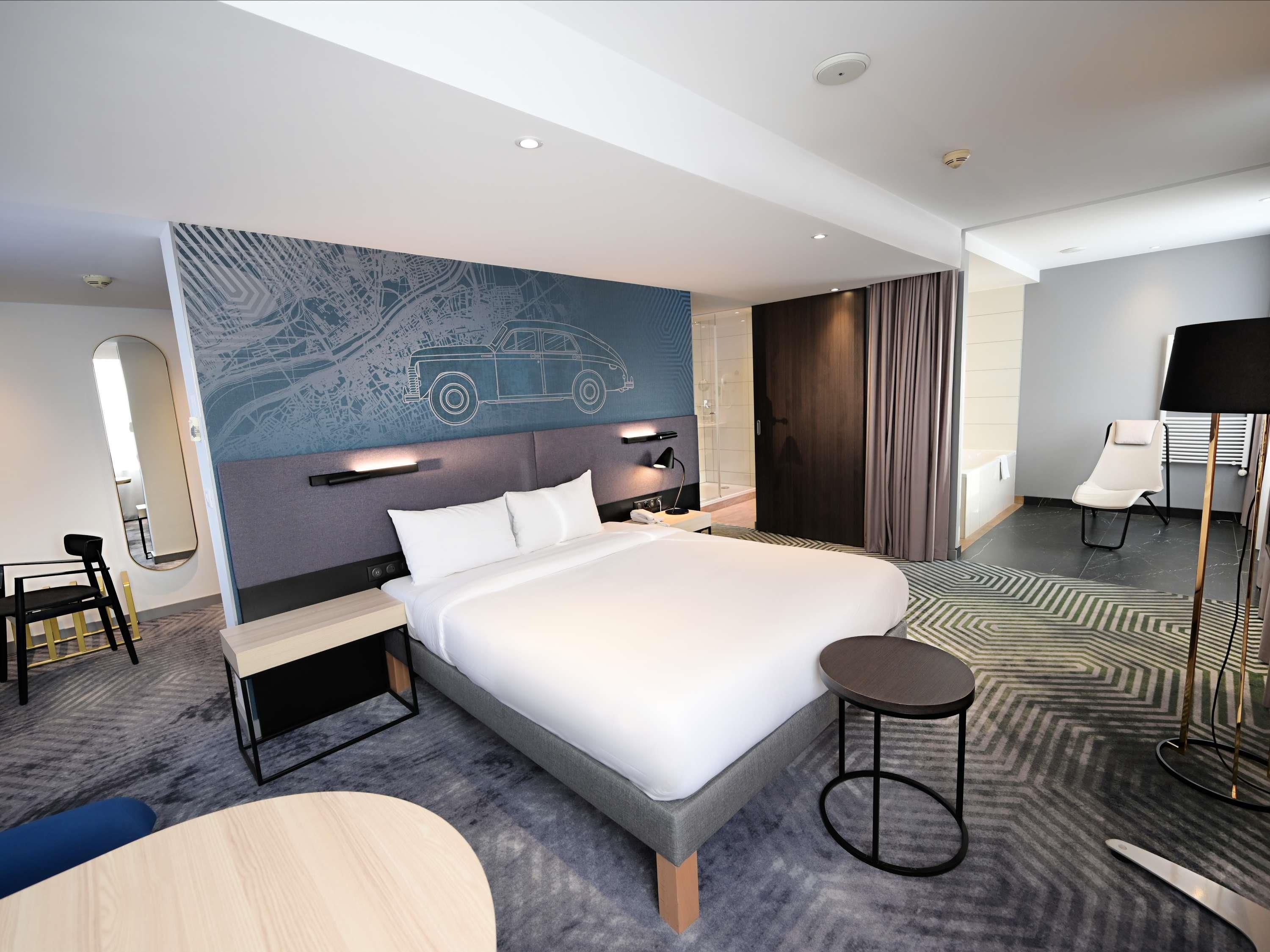 Junior Suite Queen Size Bed