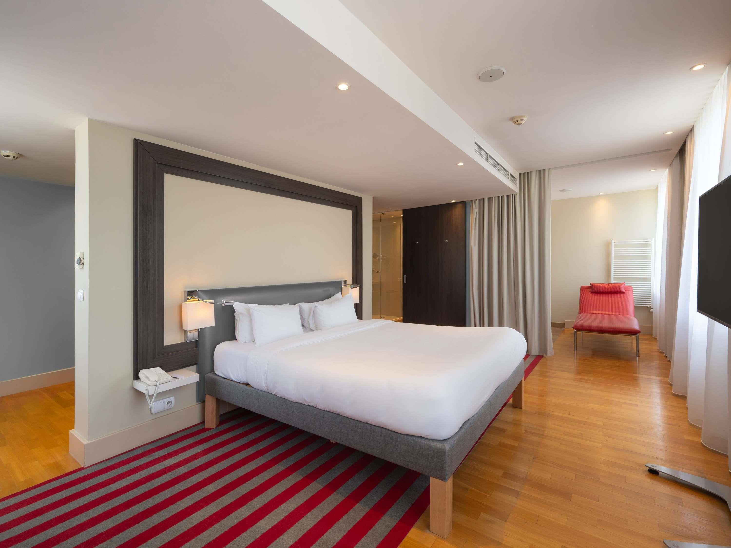 Junior Suite Queen Size Bed