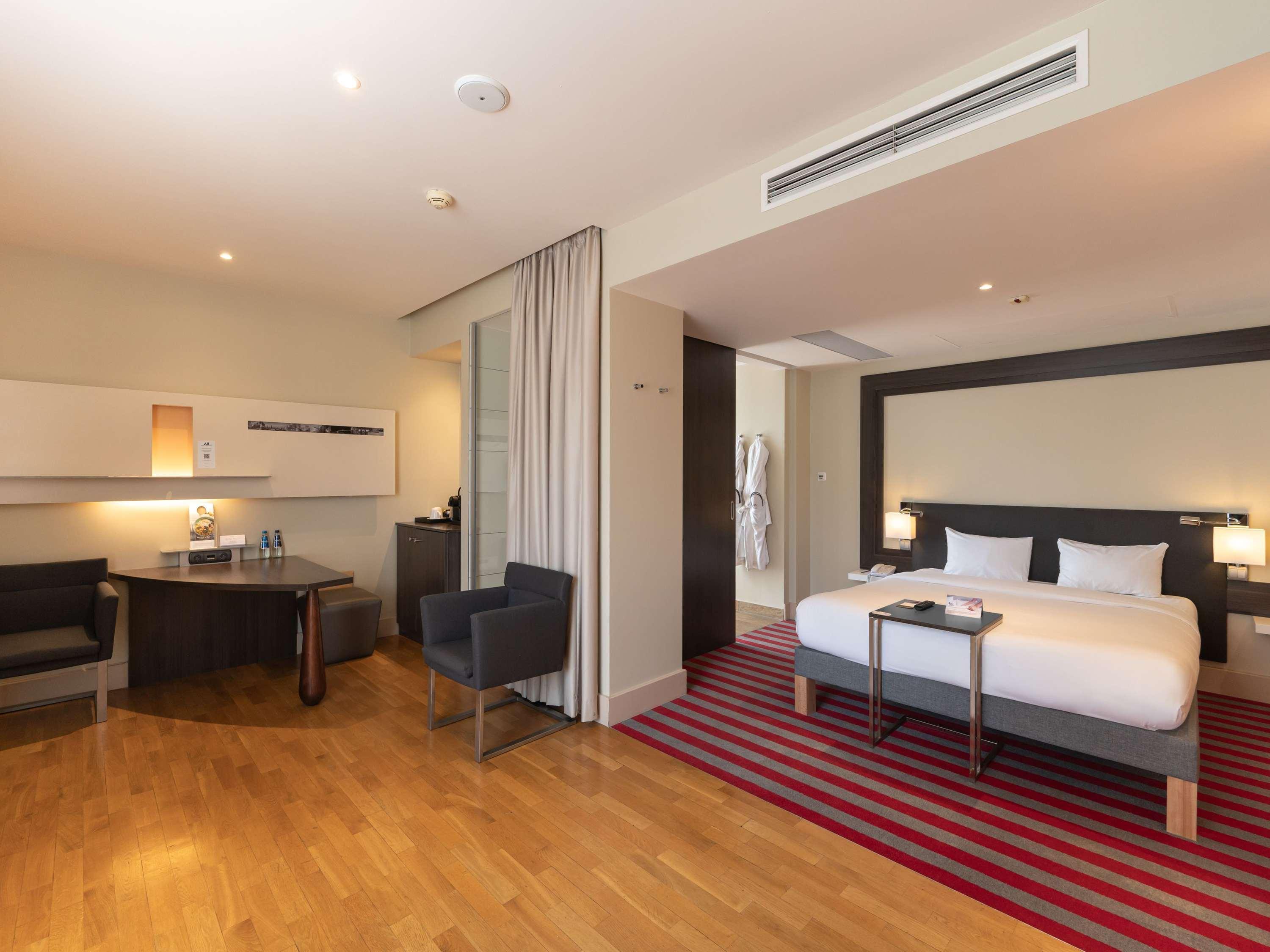 Double Queen Size Bed