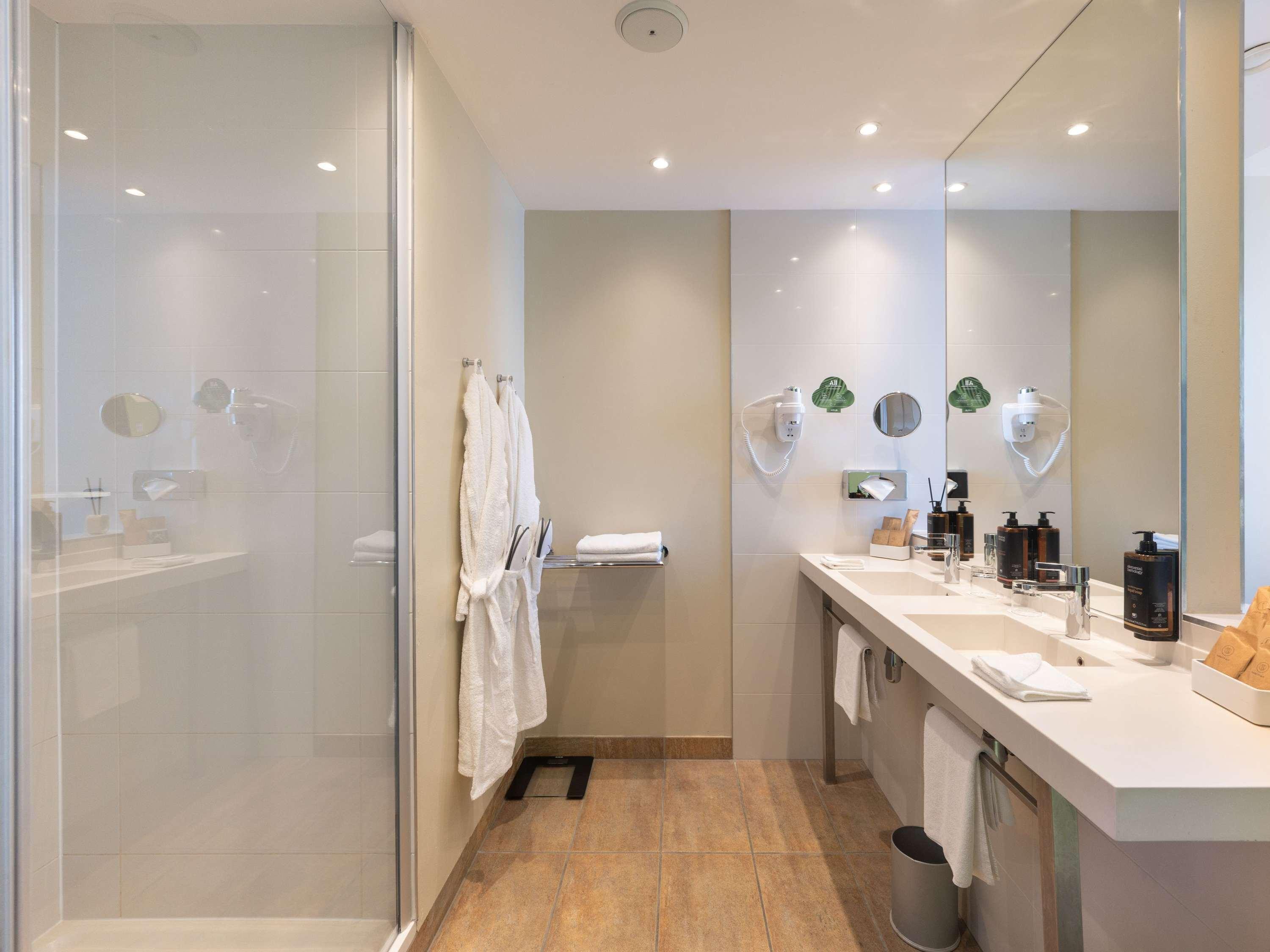 Junior Suite Queen Size Bed