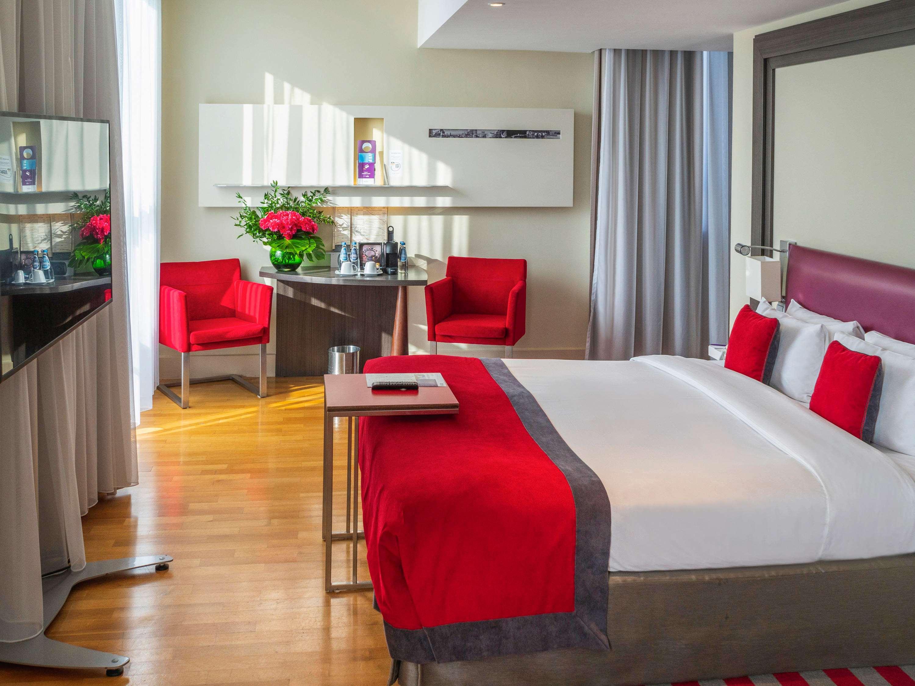 Junior Suite Queen Size Bed