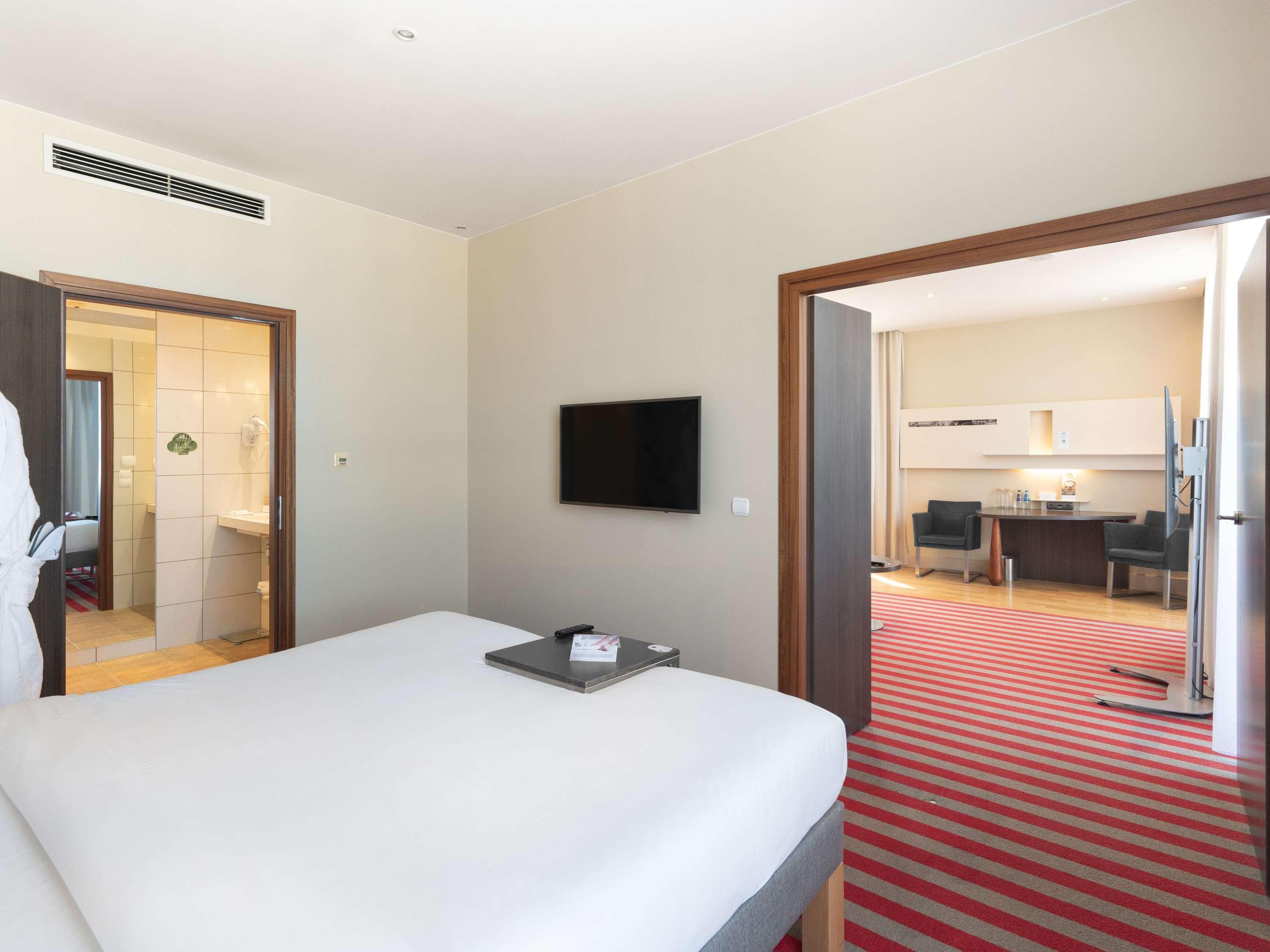Suite Deluxe King Bed