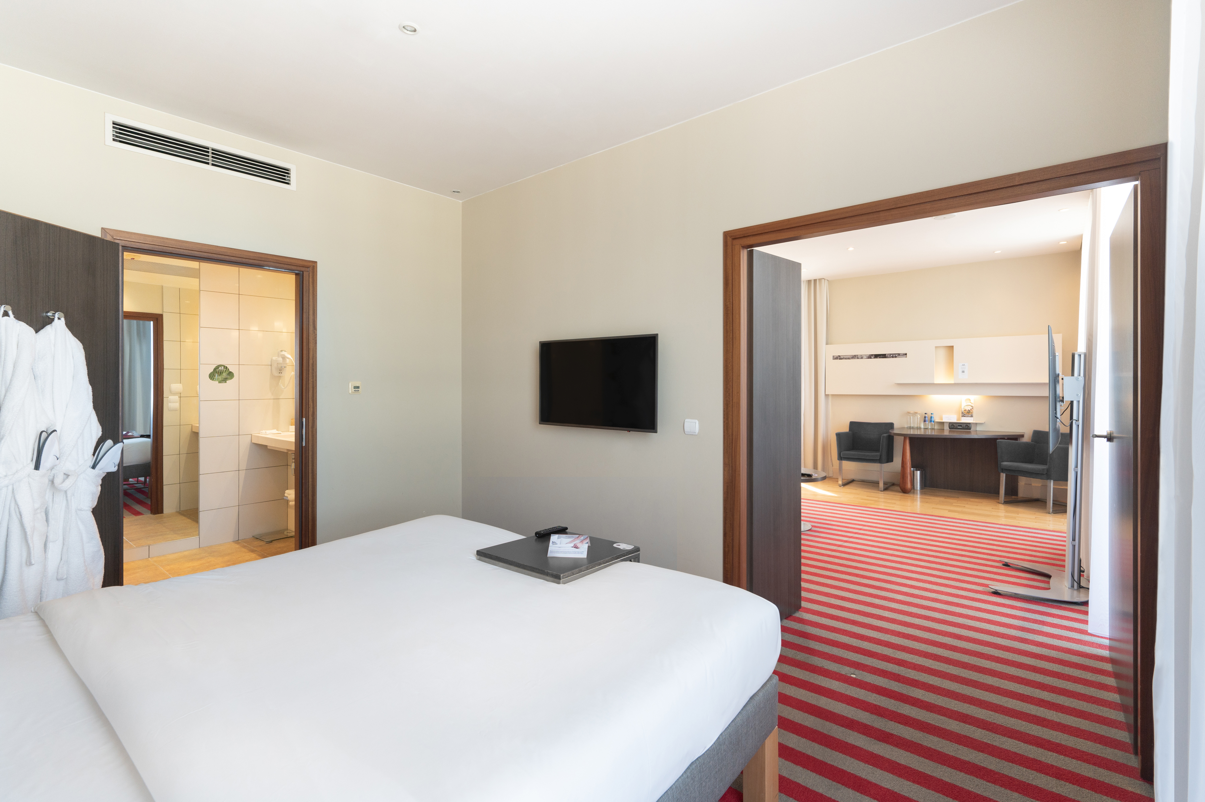 Suite Deluxe King Bed