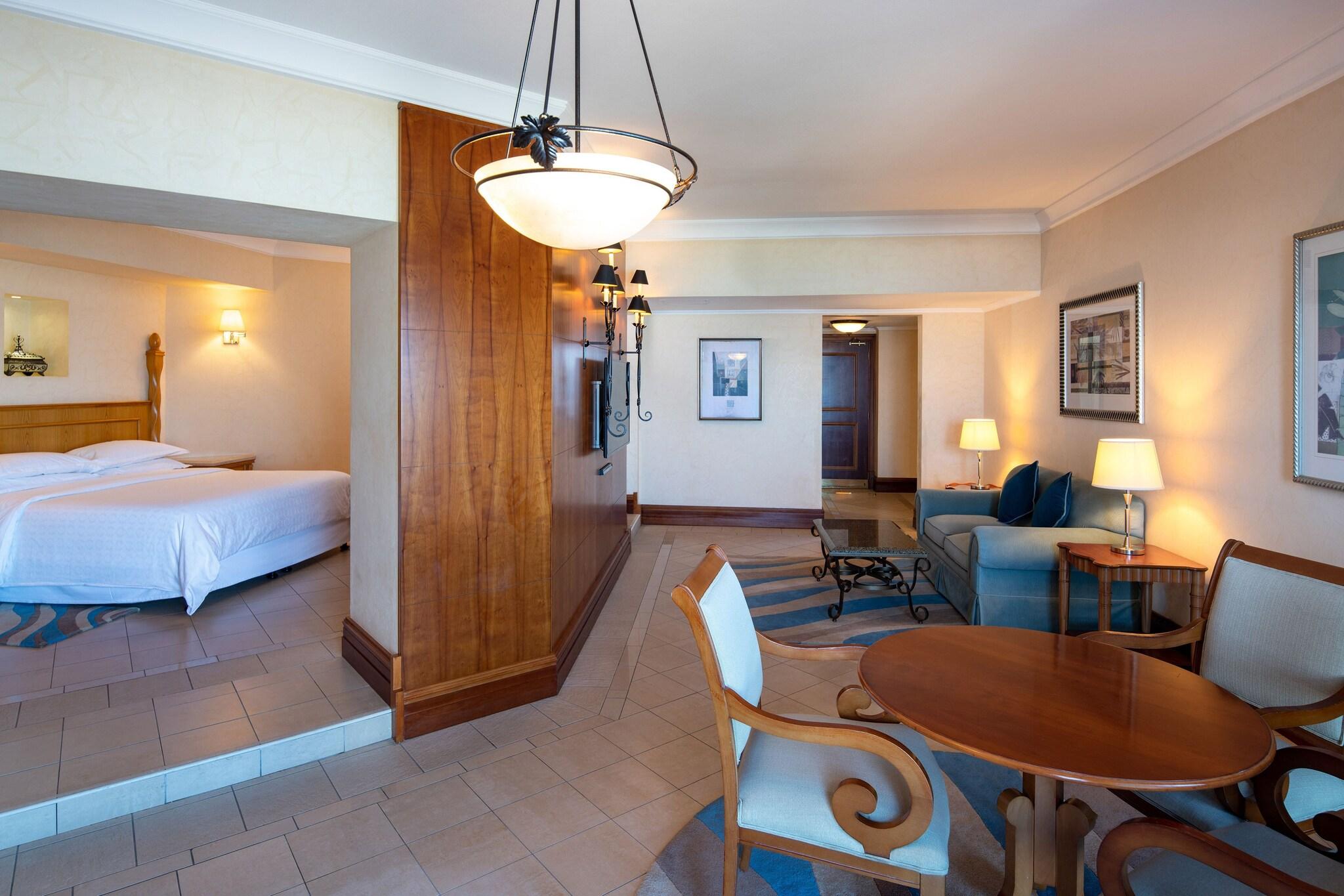 Junior Suite Sea View King Bed