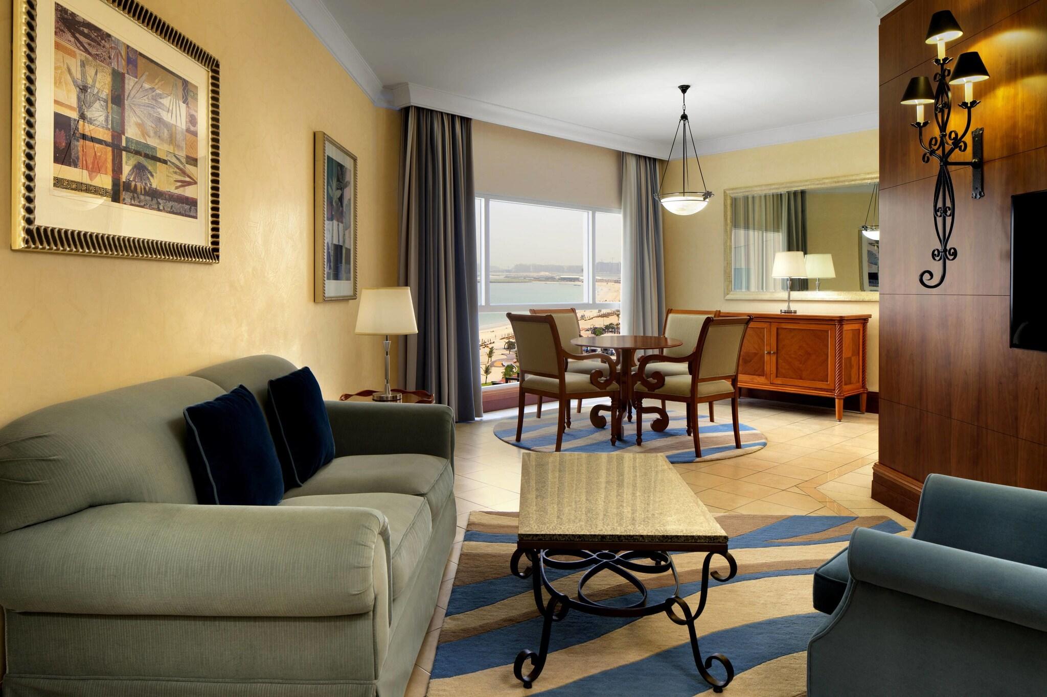 Junior Suite Sea View King Bed