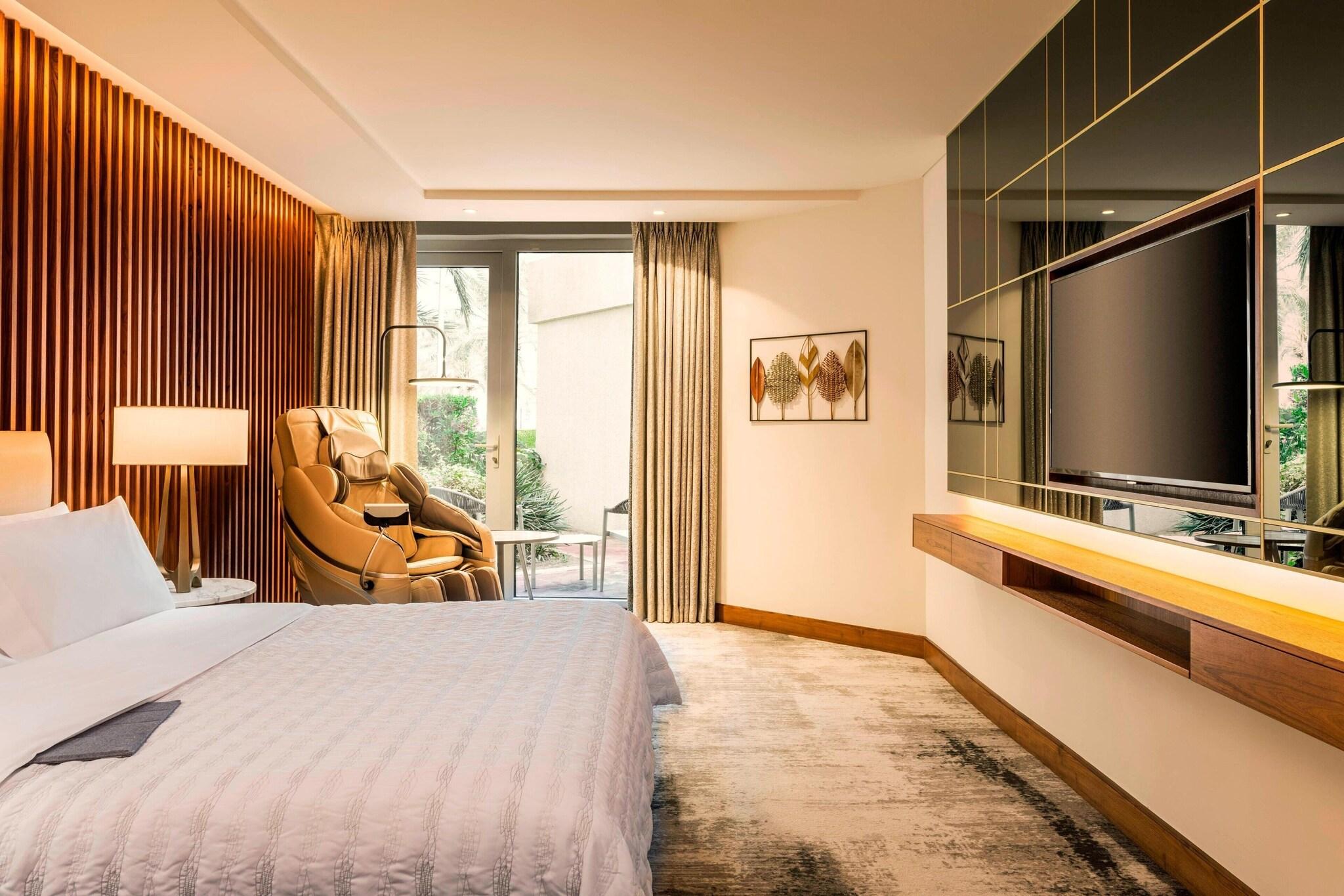 Suite Deluxe King Bed