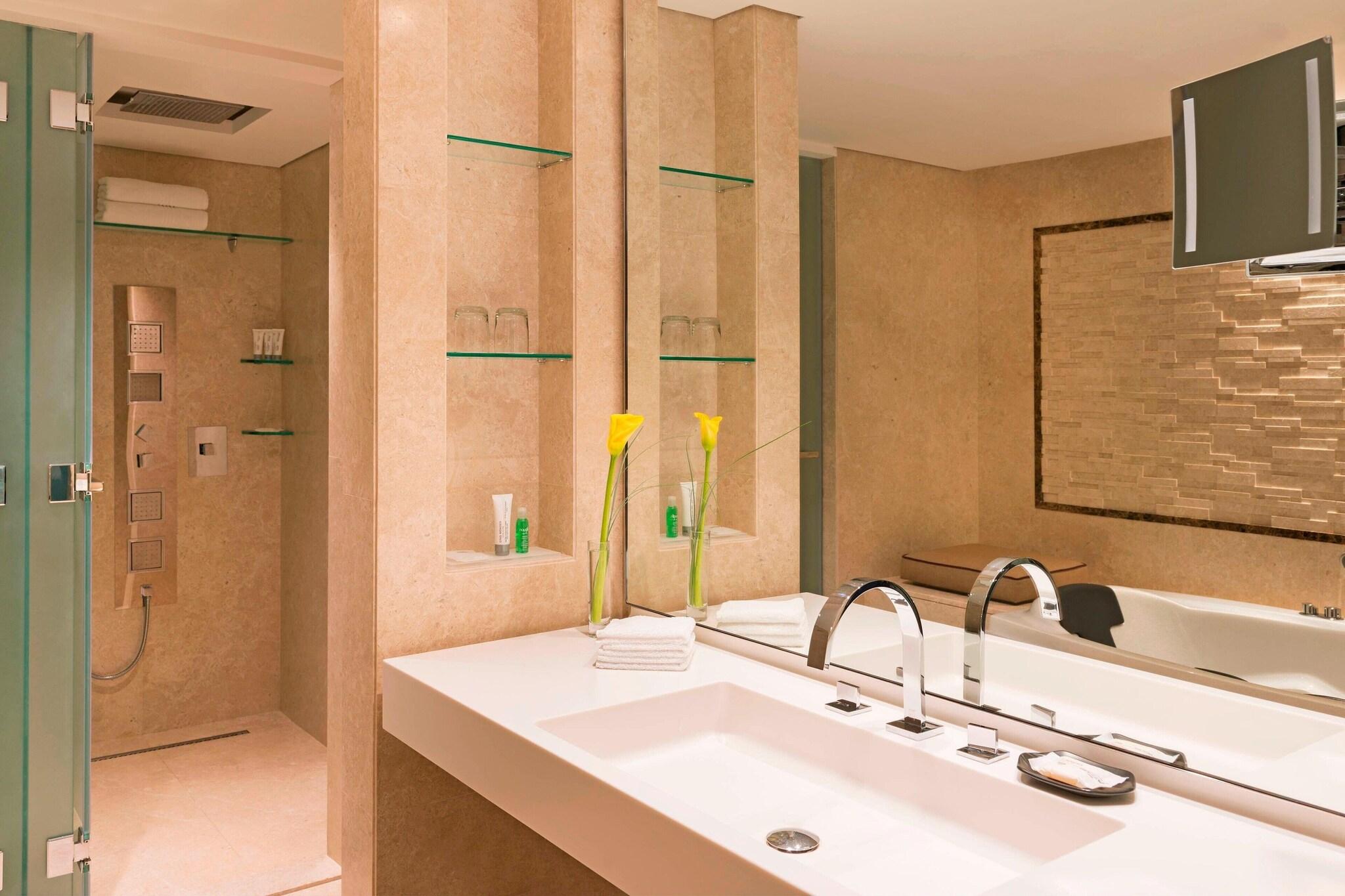 Double King Bed Non Smoking