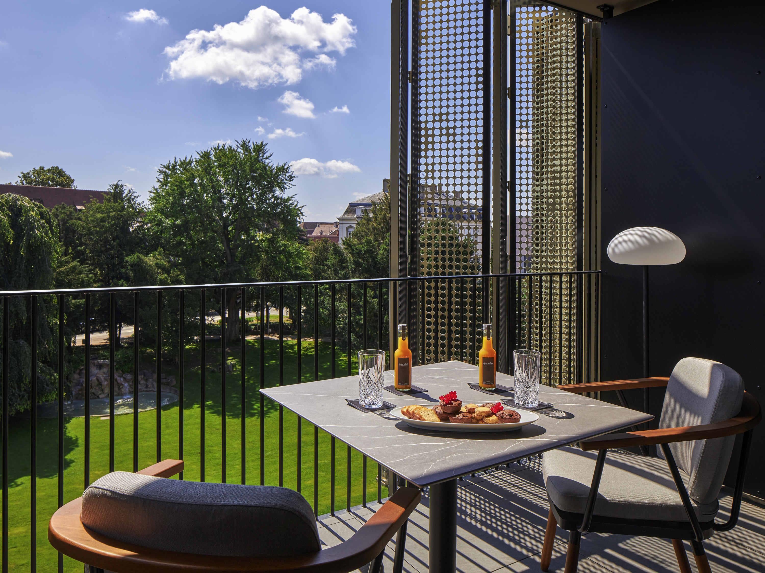 Studio Executive King Bed