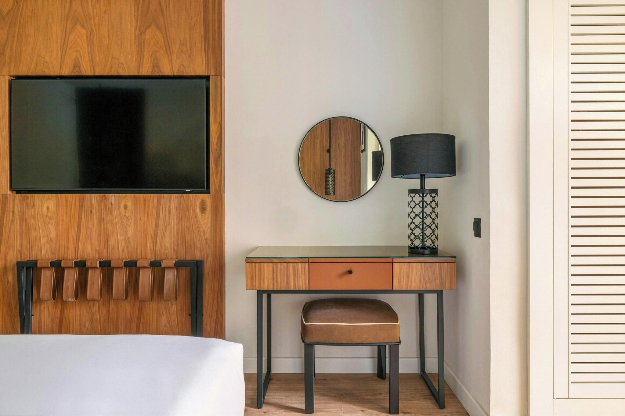 Suite King Bed One Bedroom 