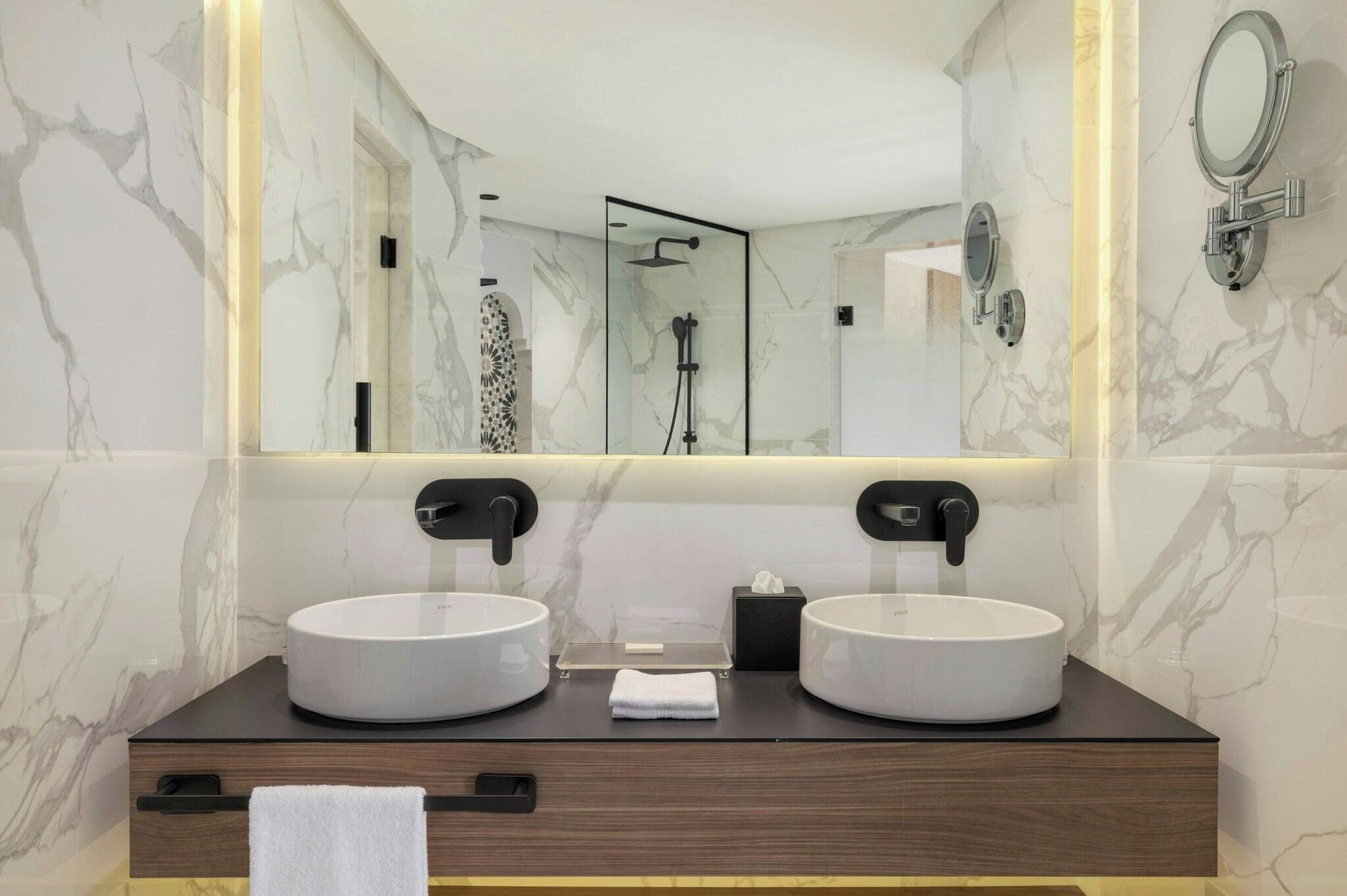 Double Garden View King Bed