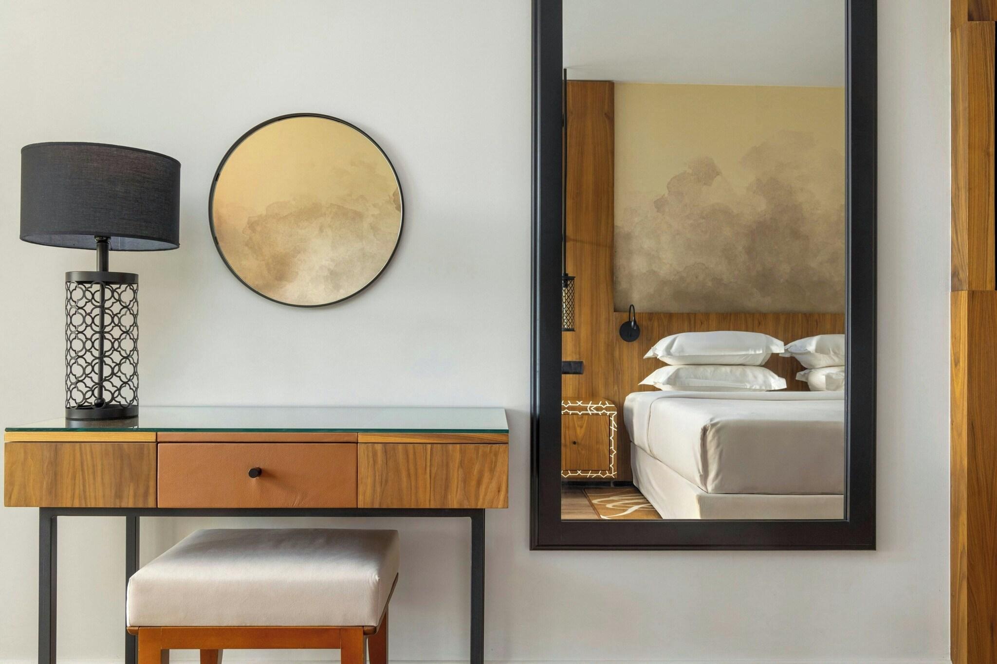 Double Garden View King Bed