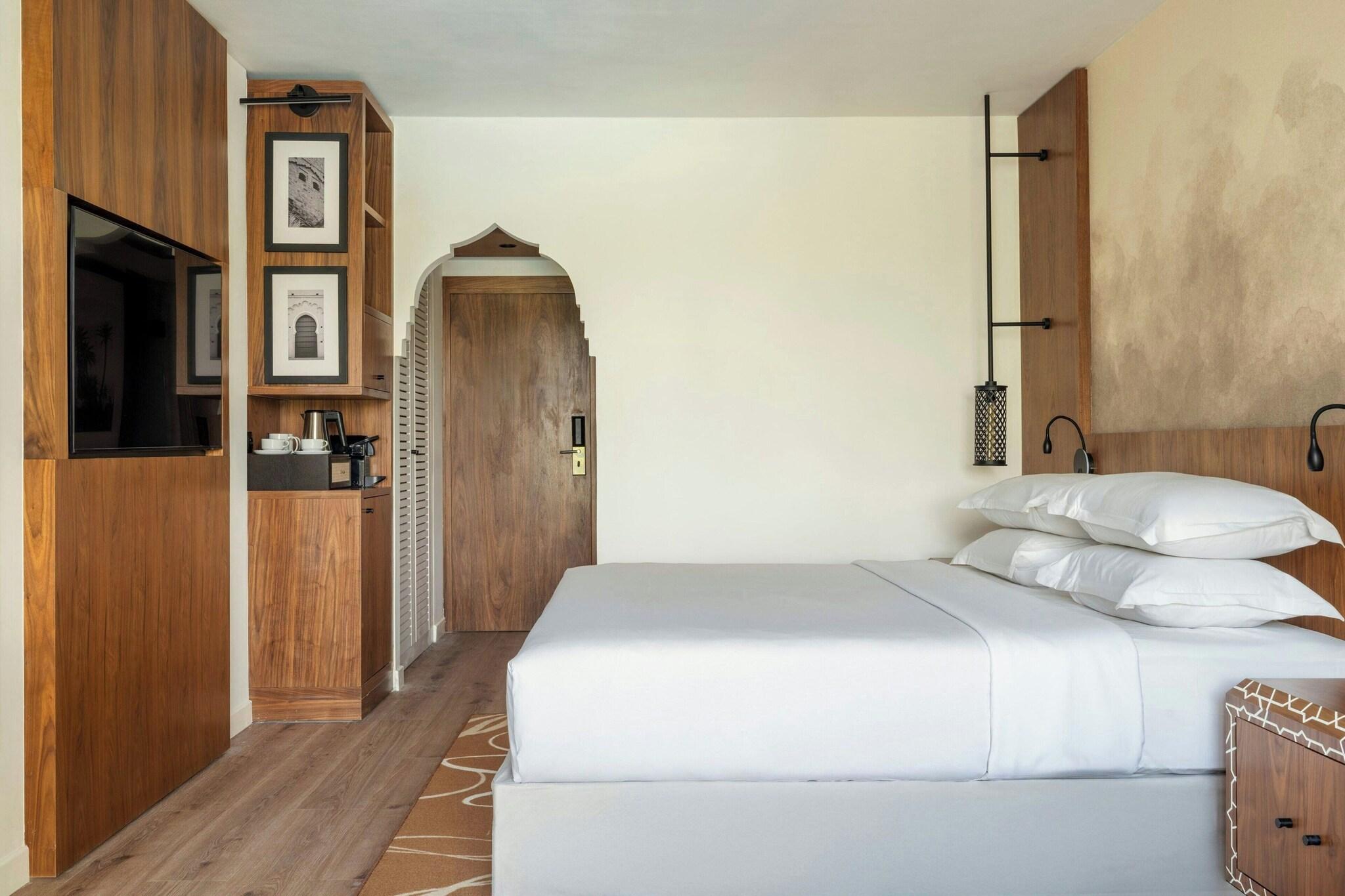 Double Garden View King Bed