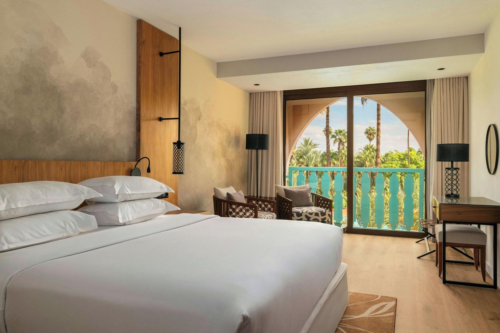 Double Garden View King Bed