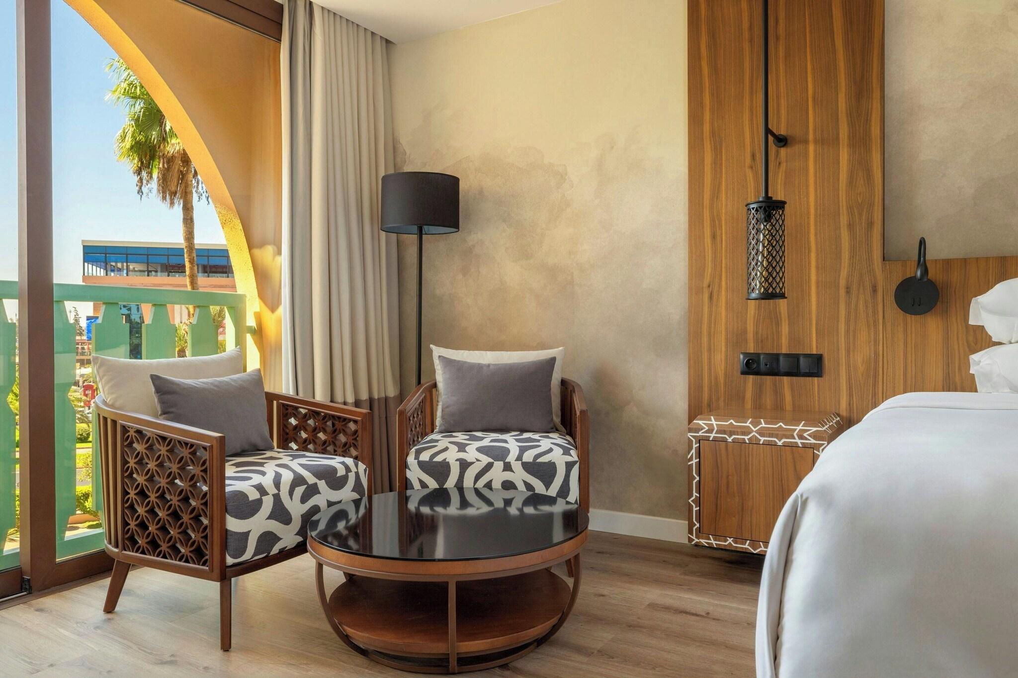 Double Garden View King Bed