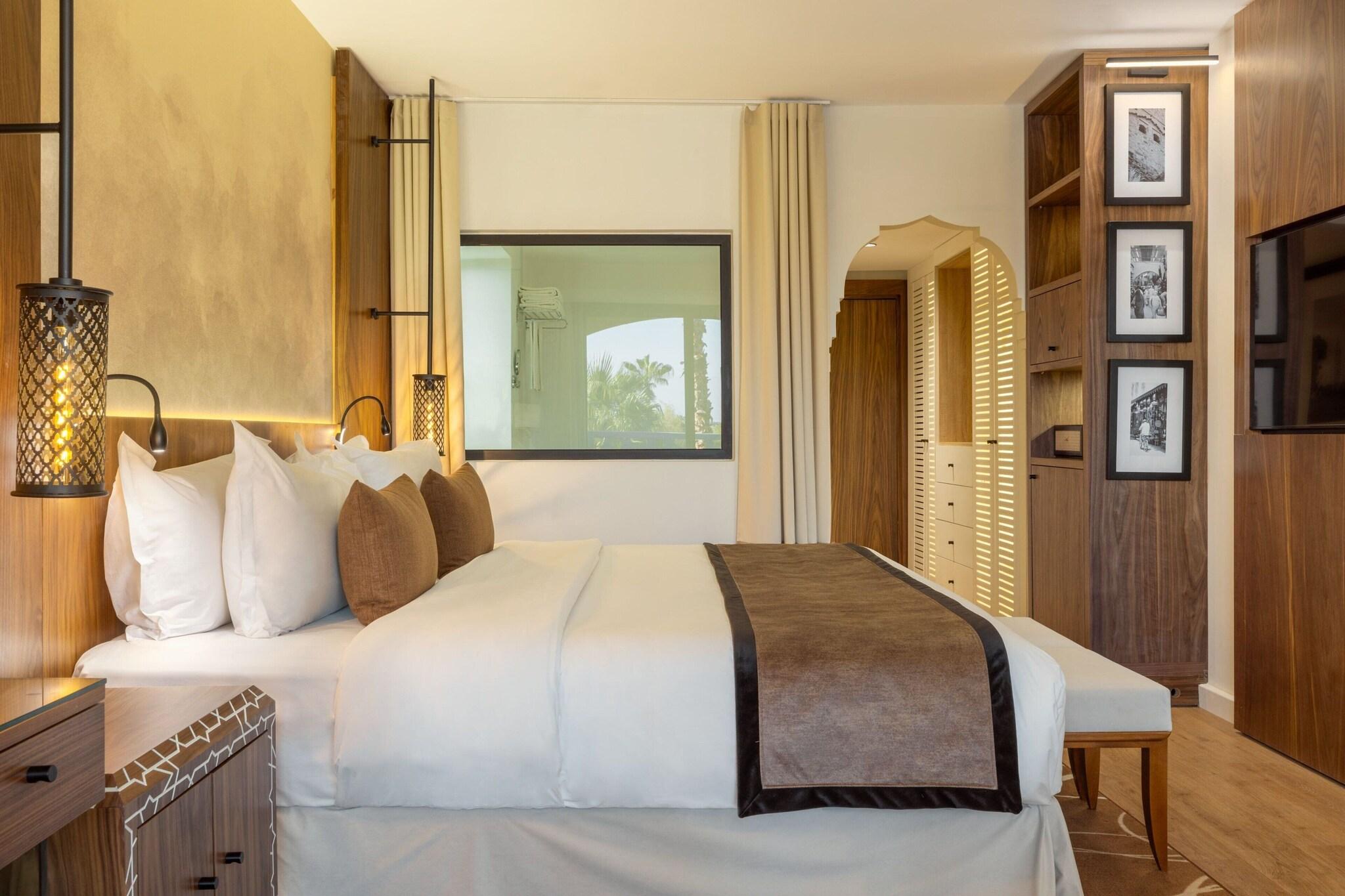 Double Garden View King Bed