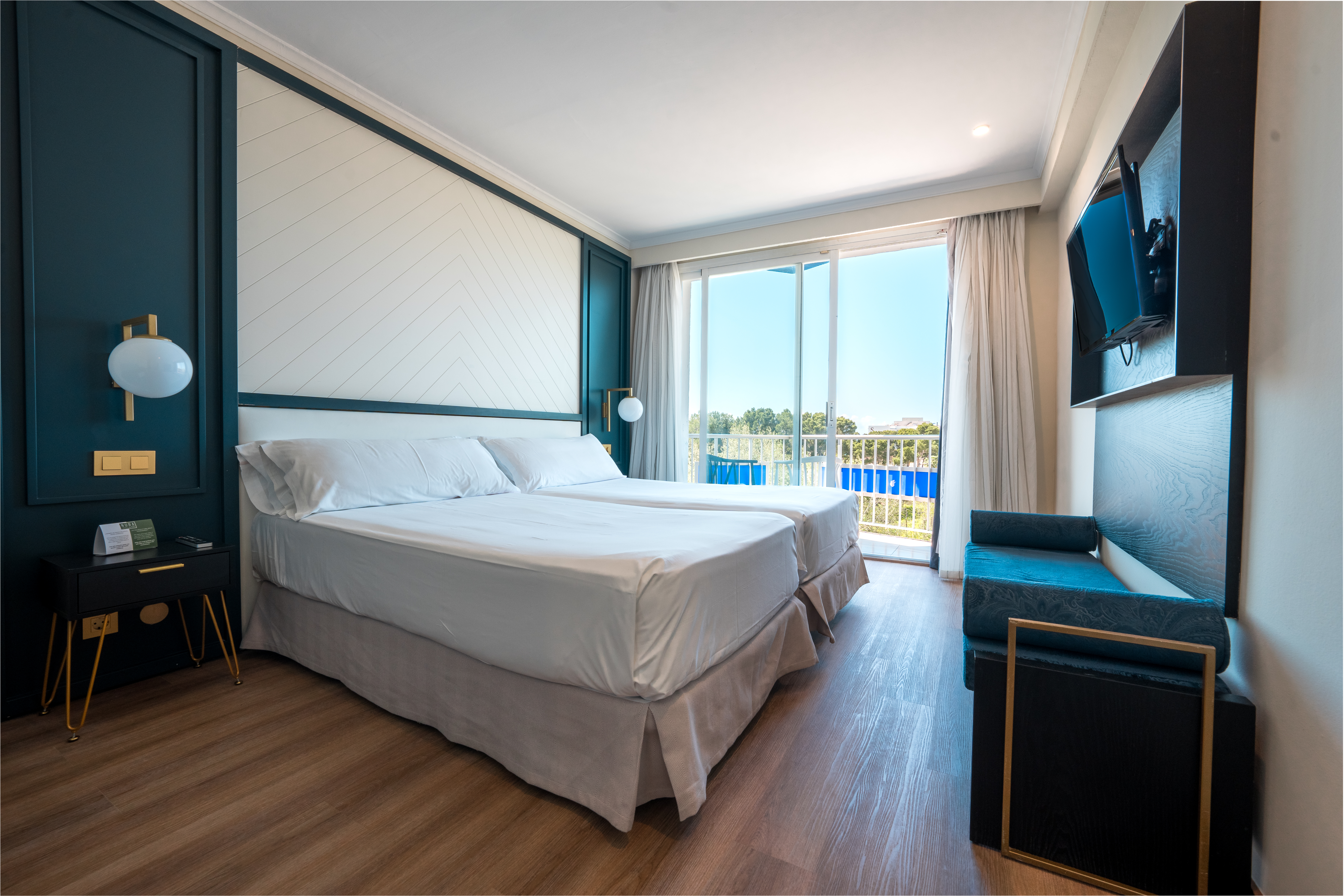 Double Single Superior with Balcony