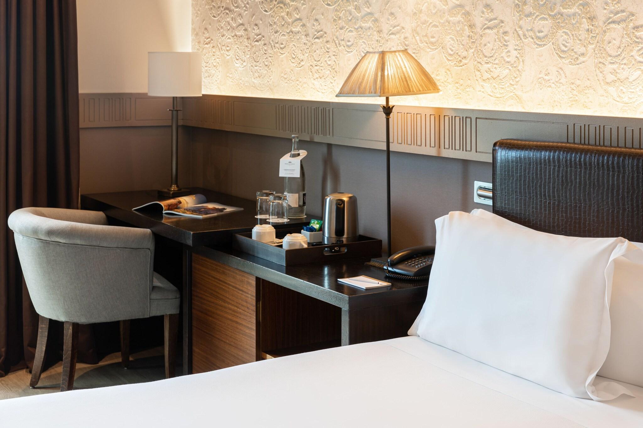 Double Deluxe One Bed