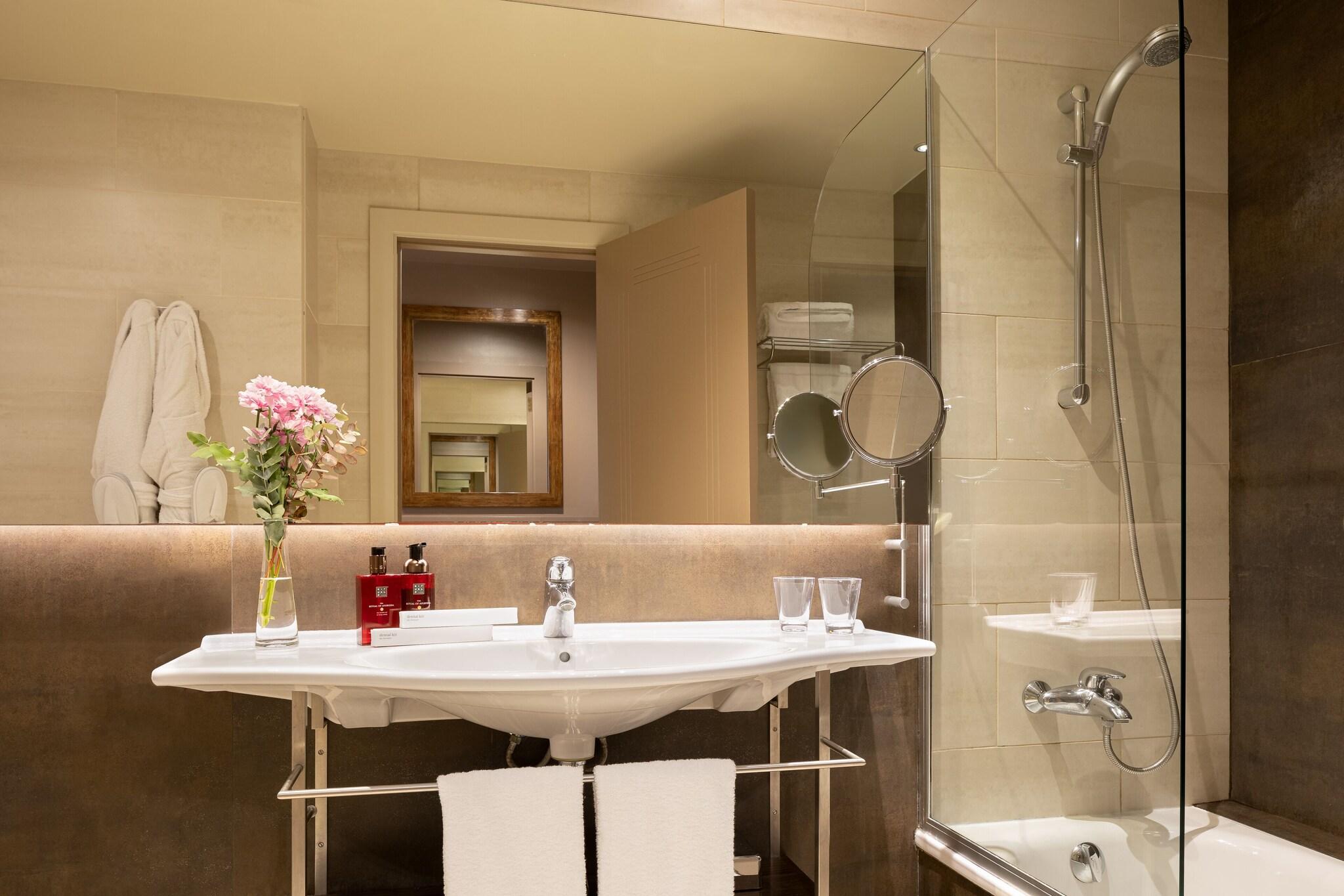 Double Deluxe Two Beds