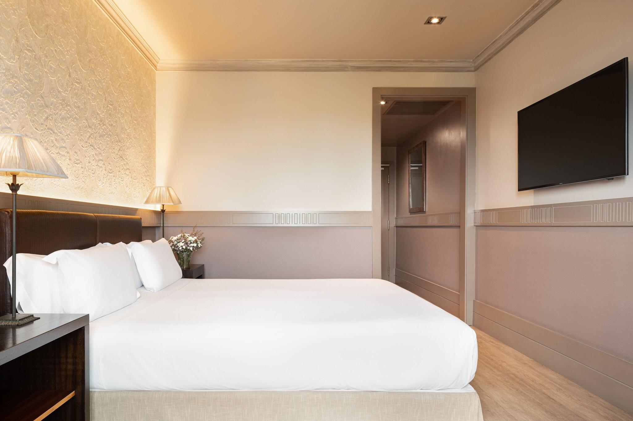 Double Deluxe Two Beds