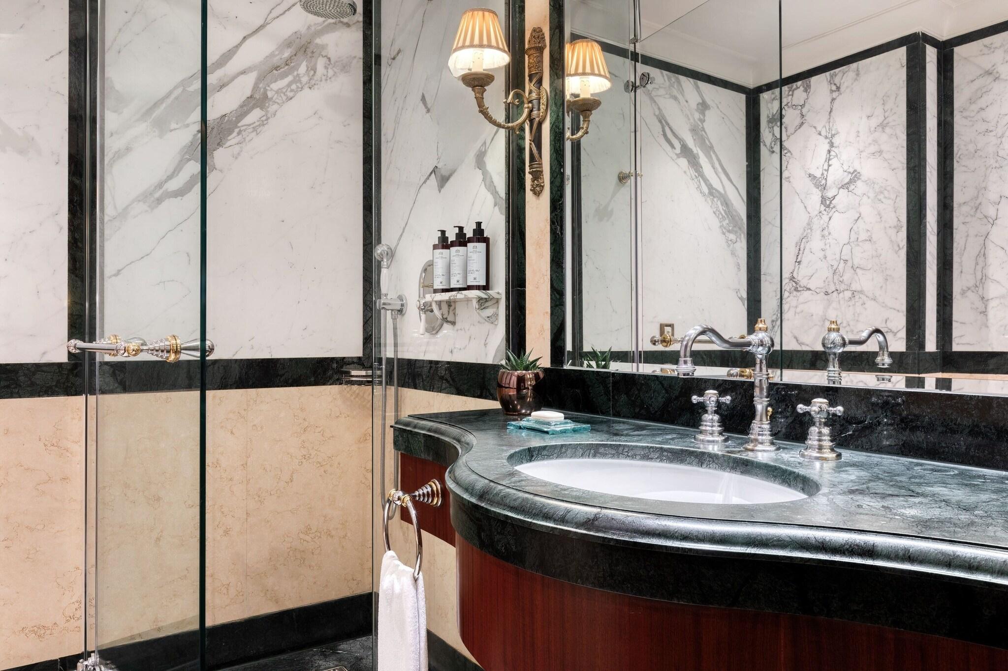 Twin Deluxe City View