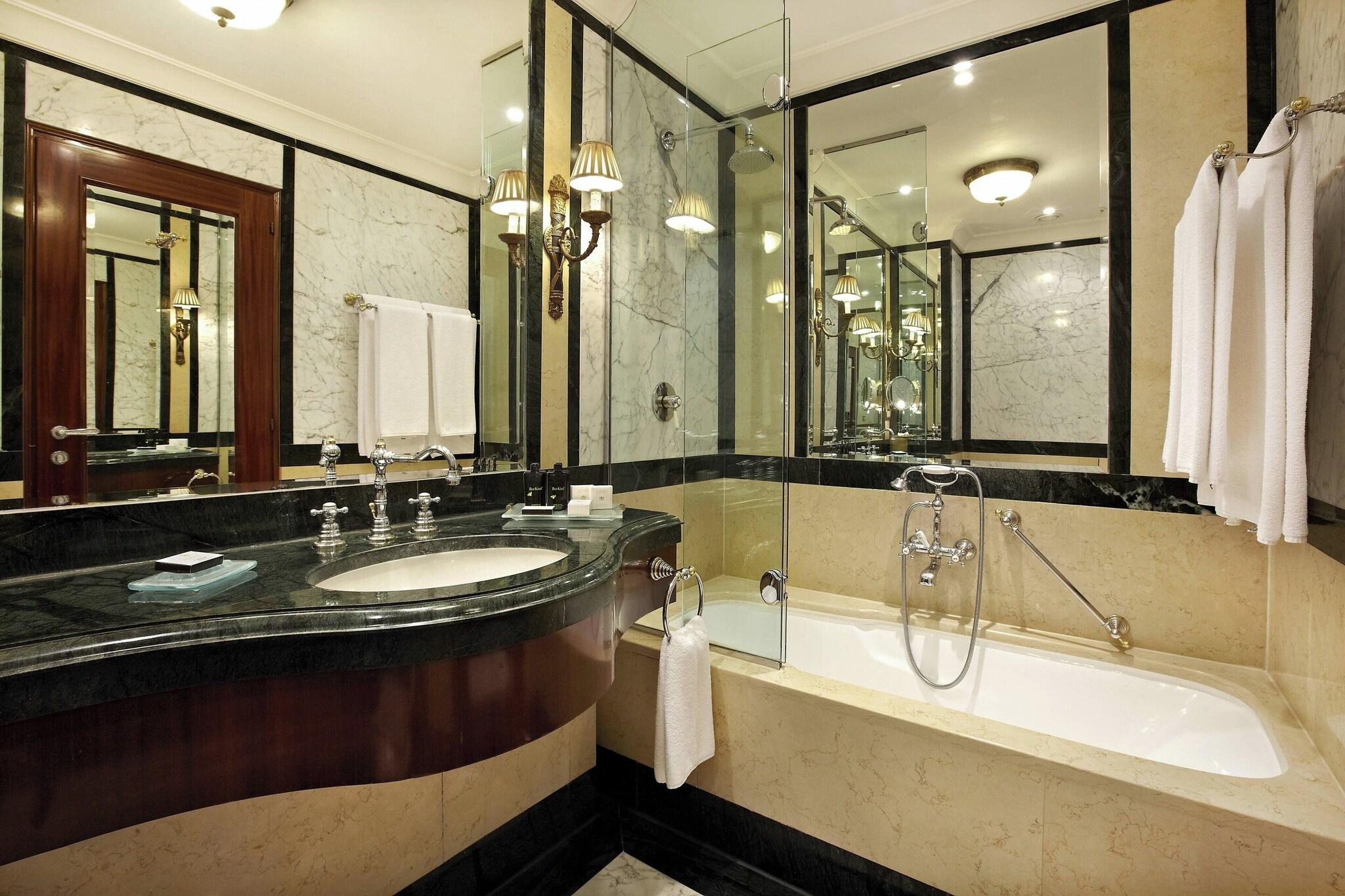 Twin Deluxe with Views