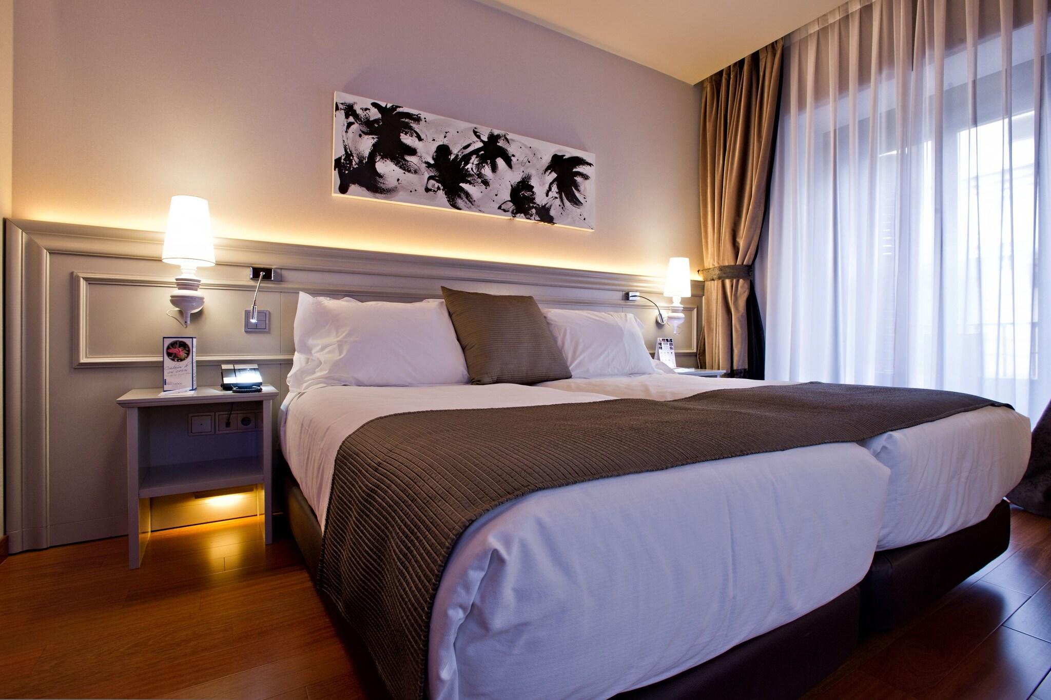 Double or Twin Deluxe Queen Bed