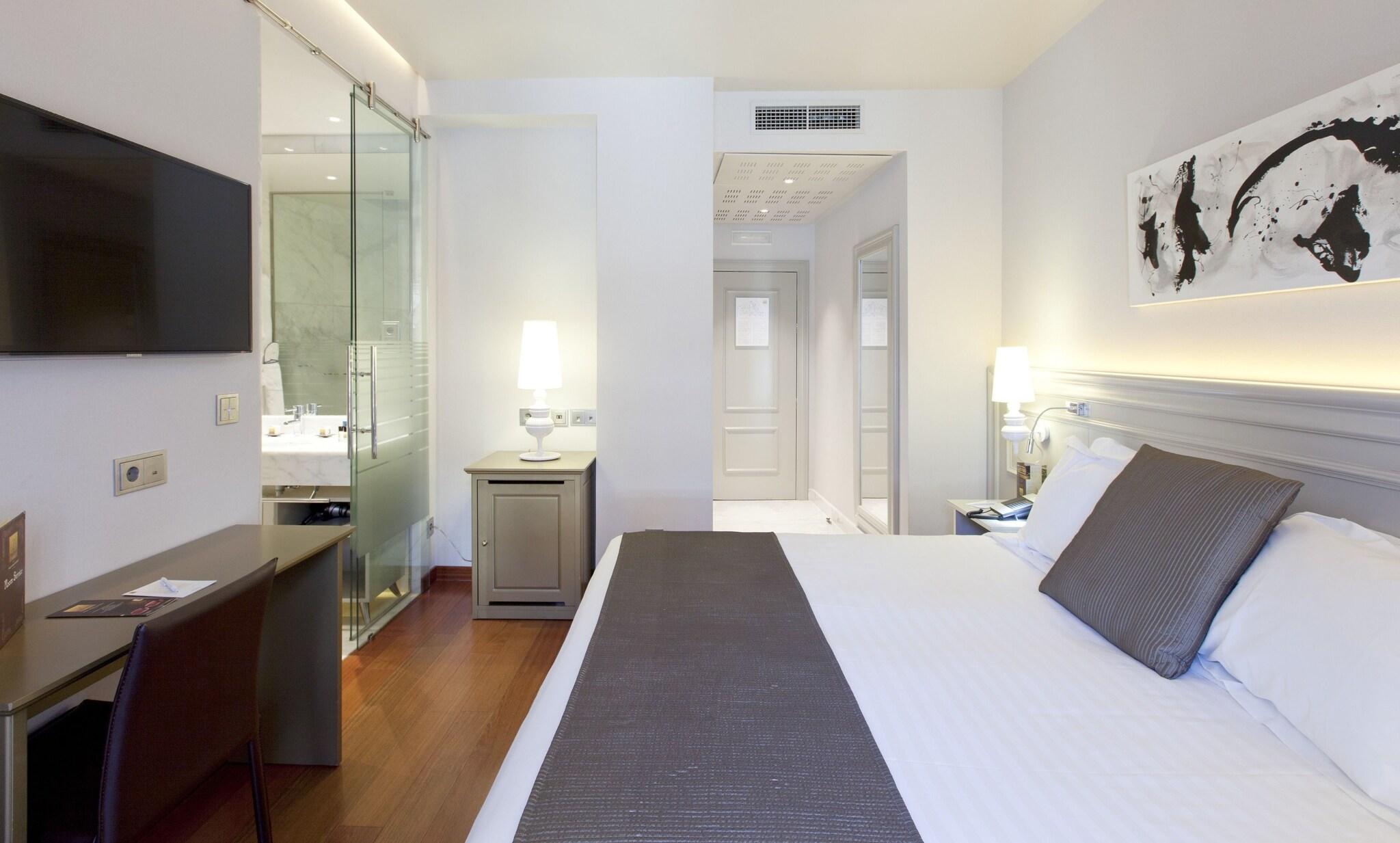 Double or Twin Deluxe Queen Bed