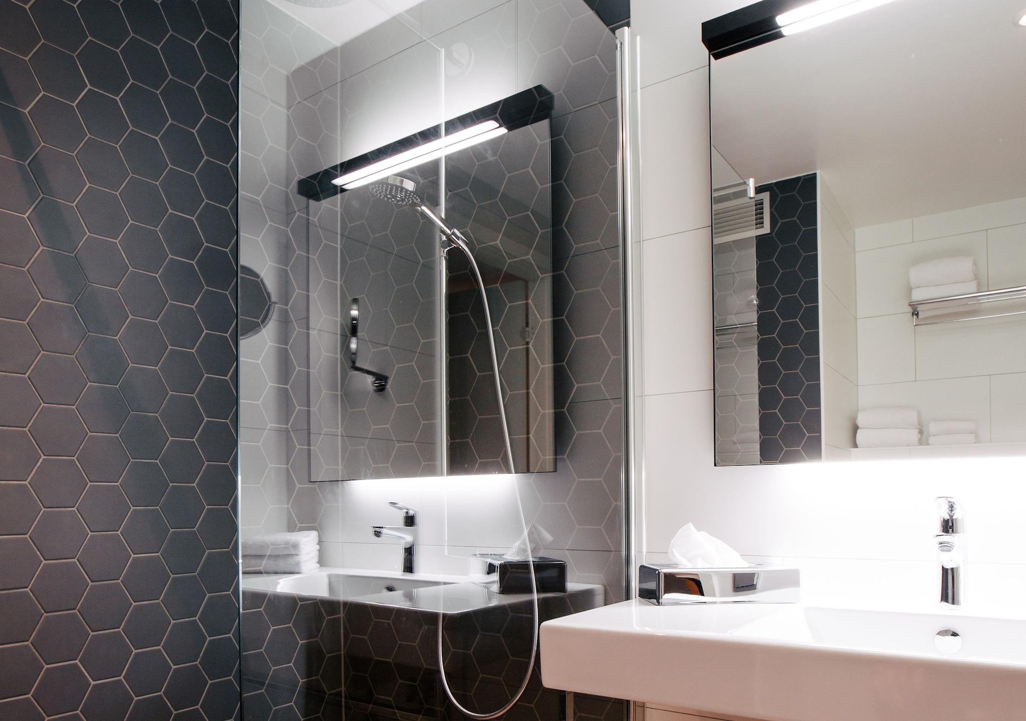 Double Queen Size Bed