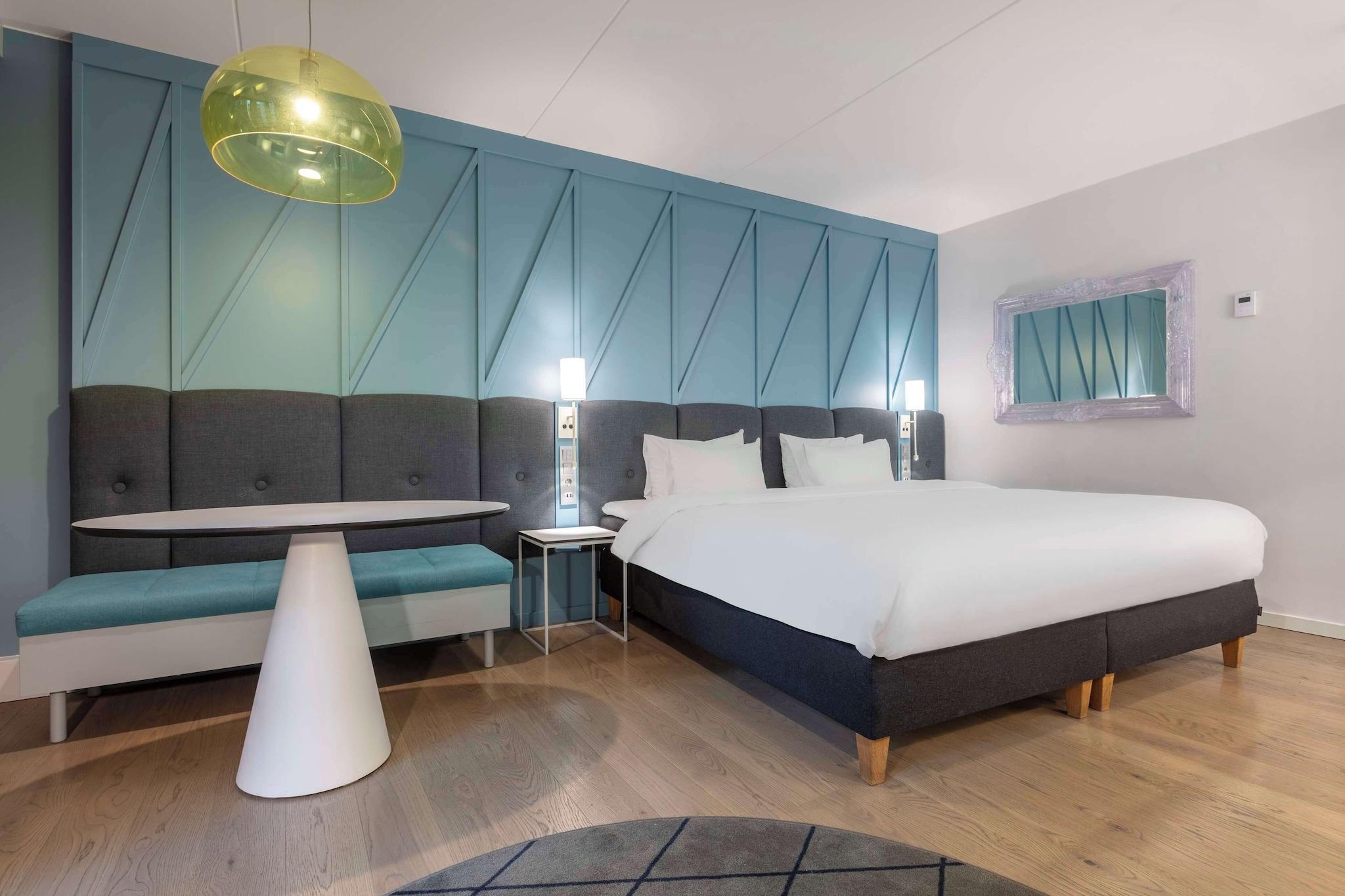 Double Queen Size Bed