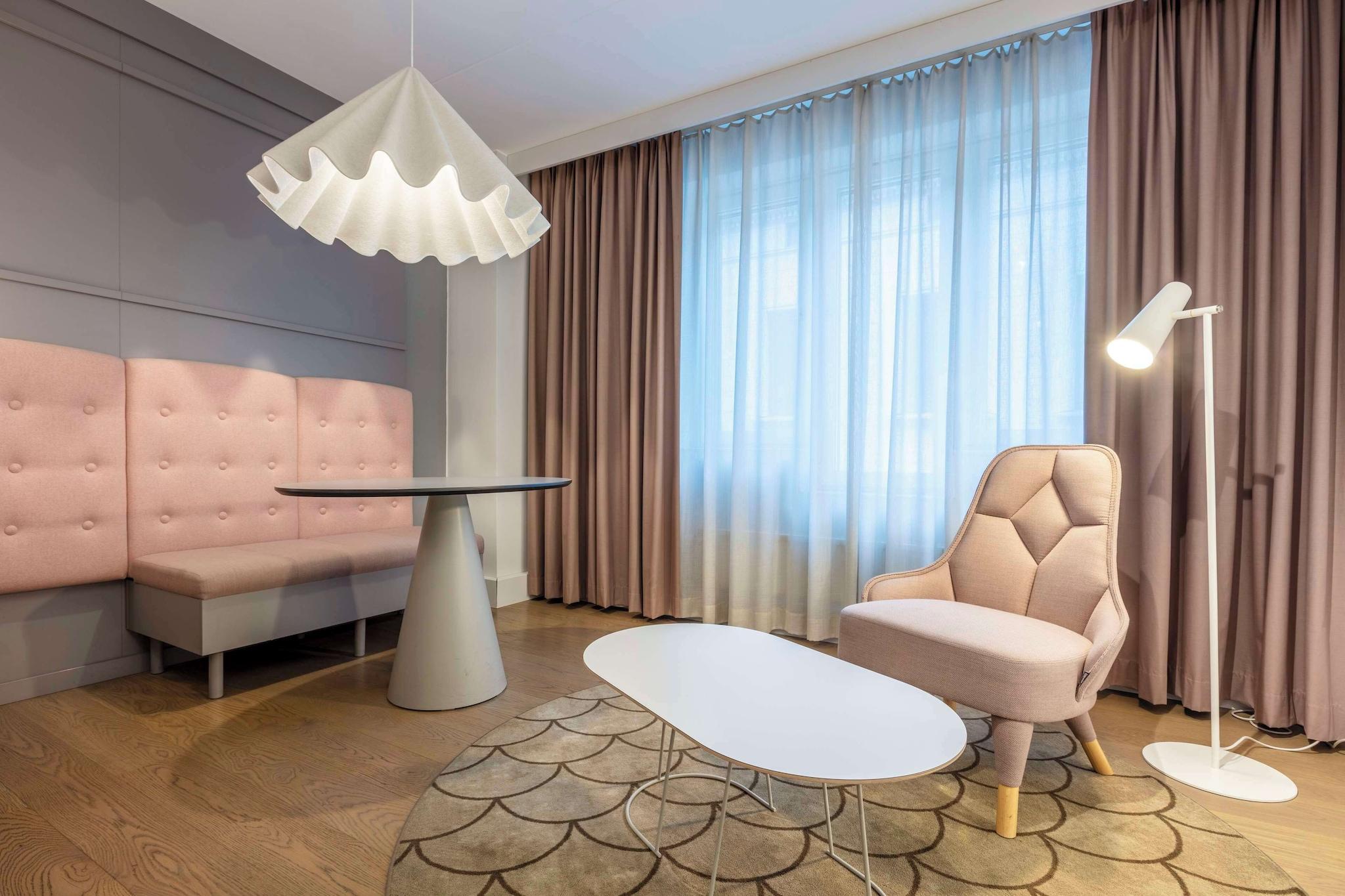 Double Queen Size Bed