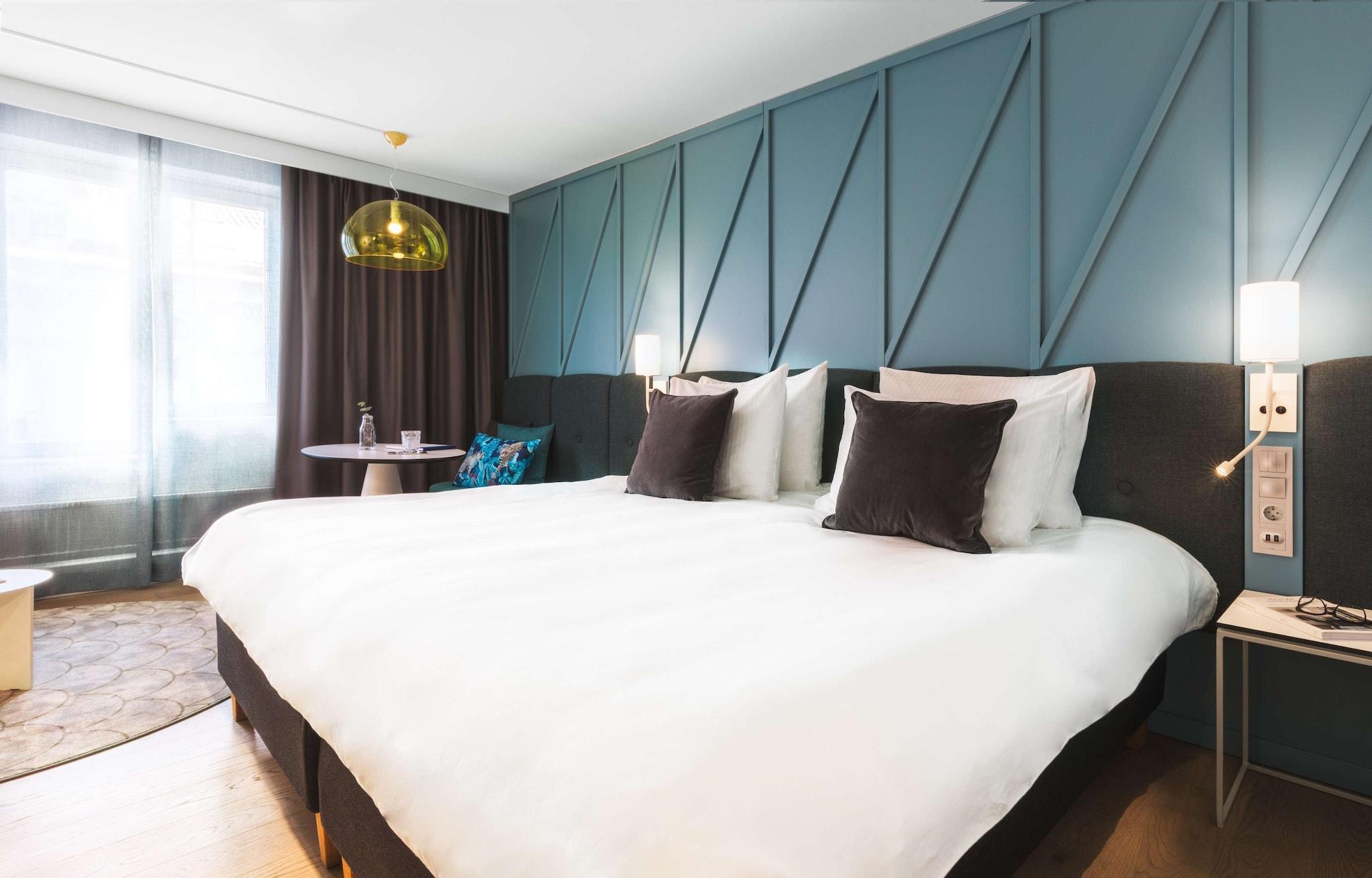 Double Queen Size Bed