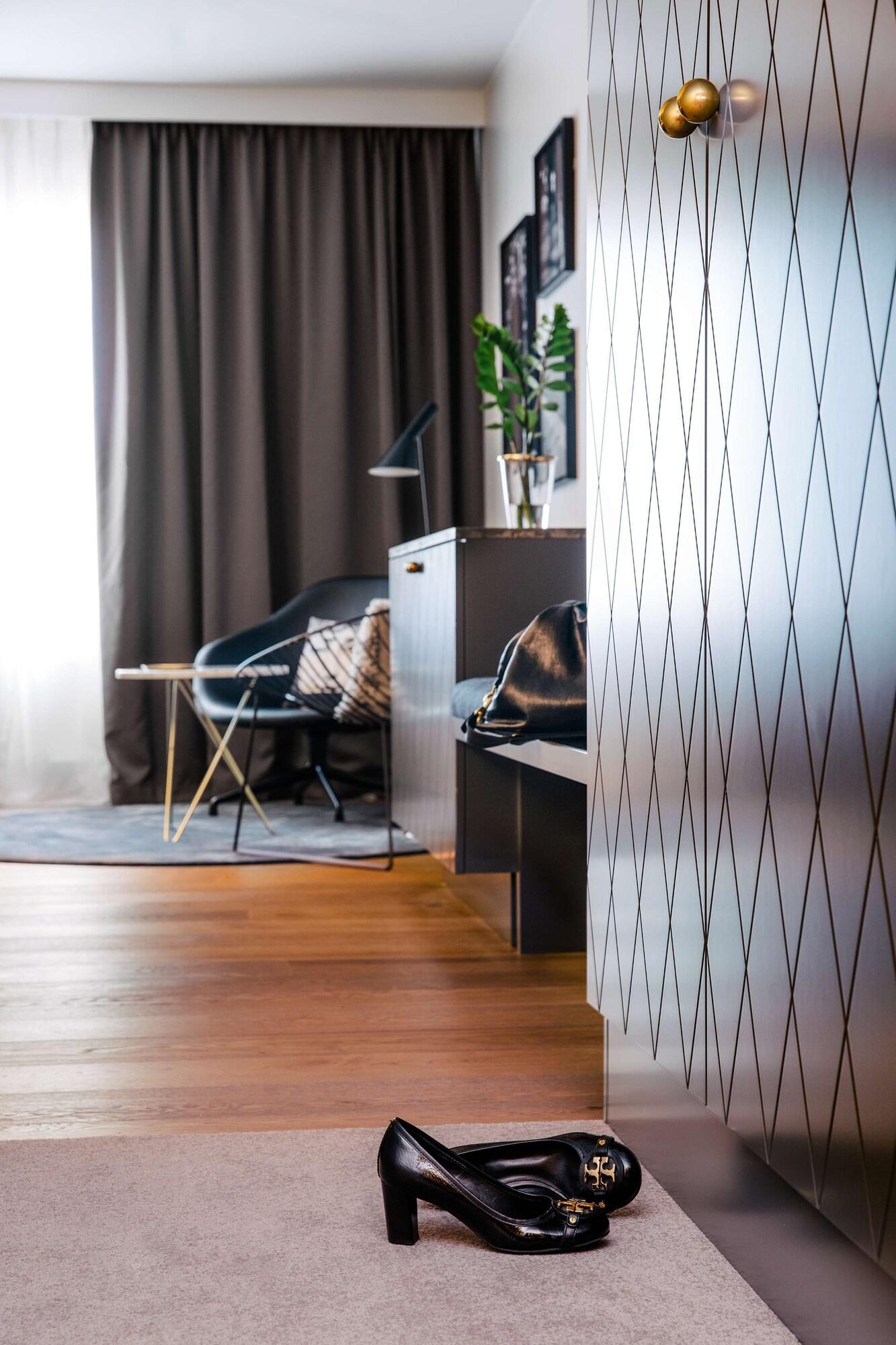 Double Queen Size Bed