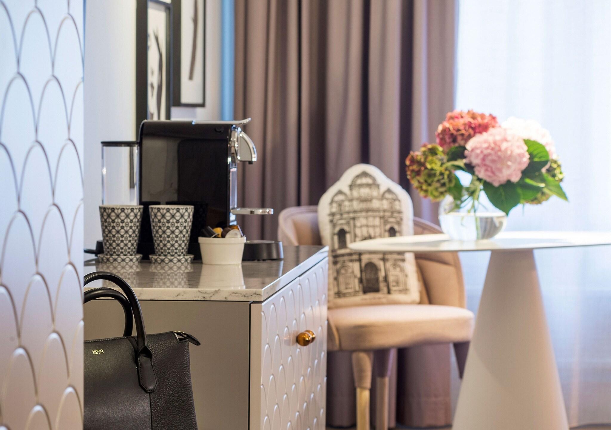 Double Queen Size Bed