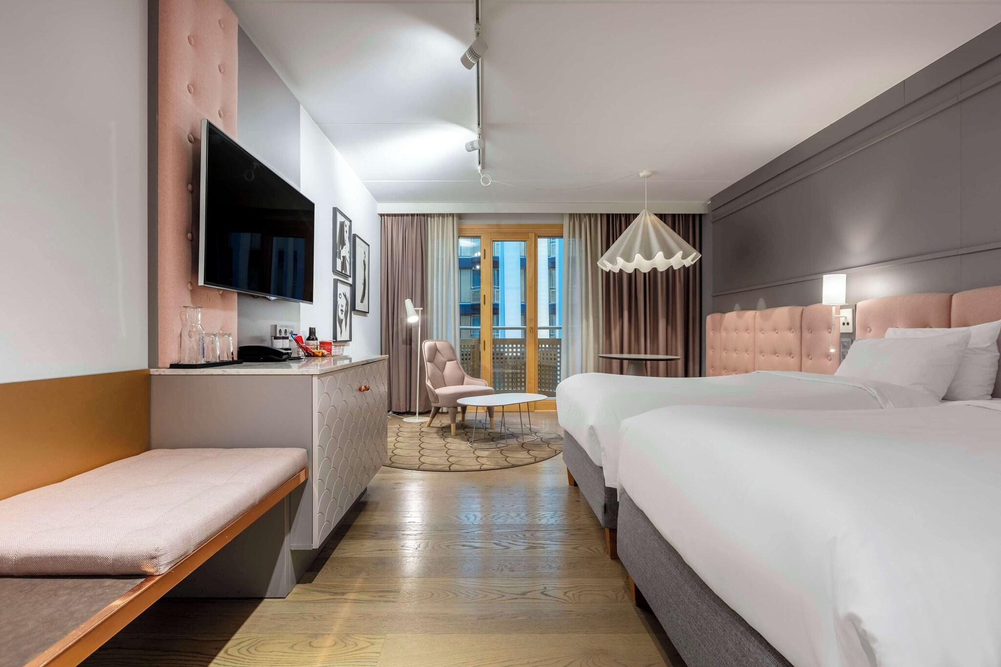 Double Queen Size Bed