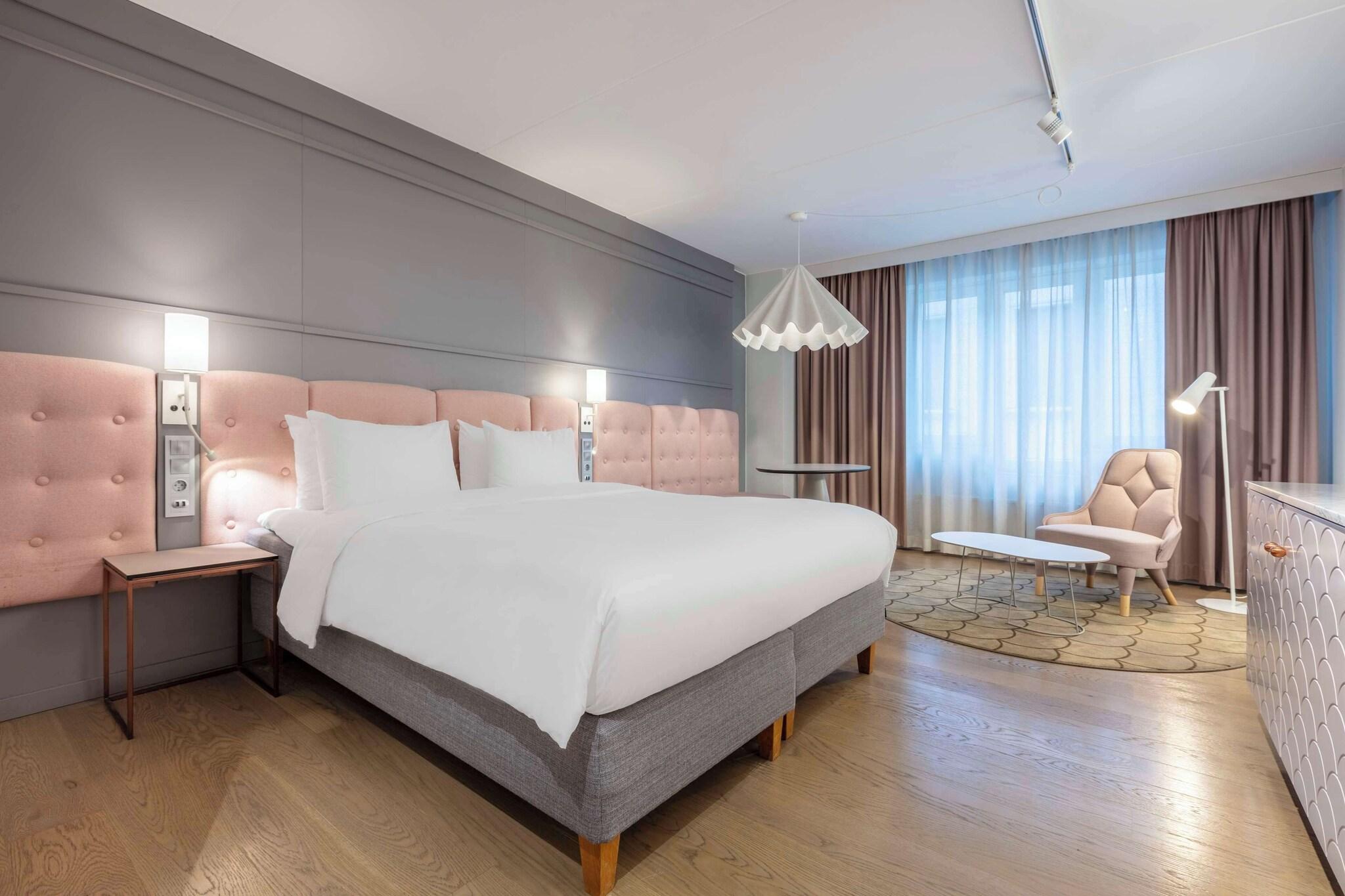 Double Queen Size Bed