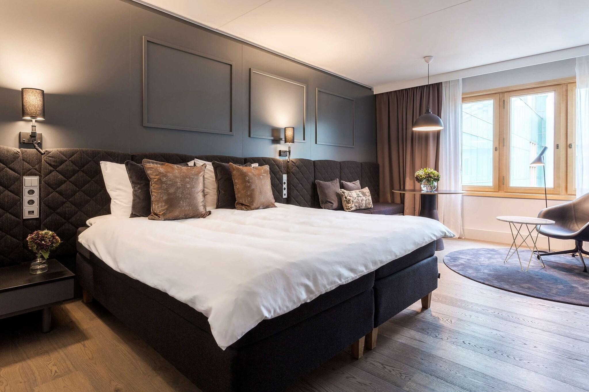 Double Queen Size Bed